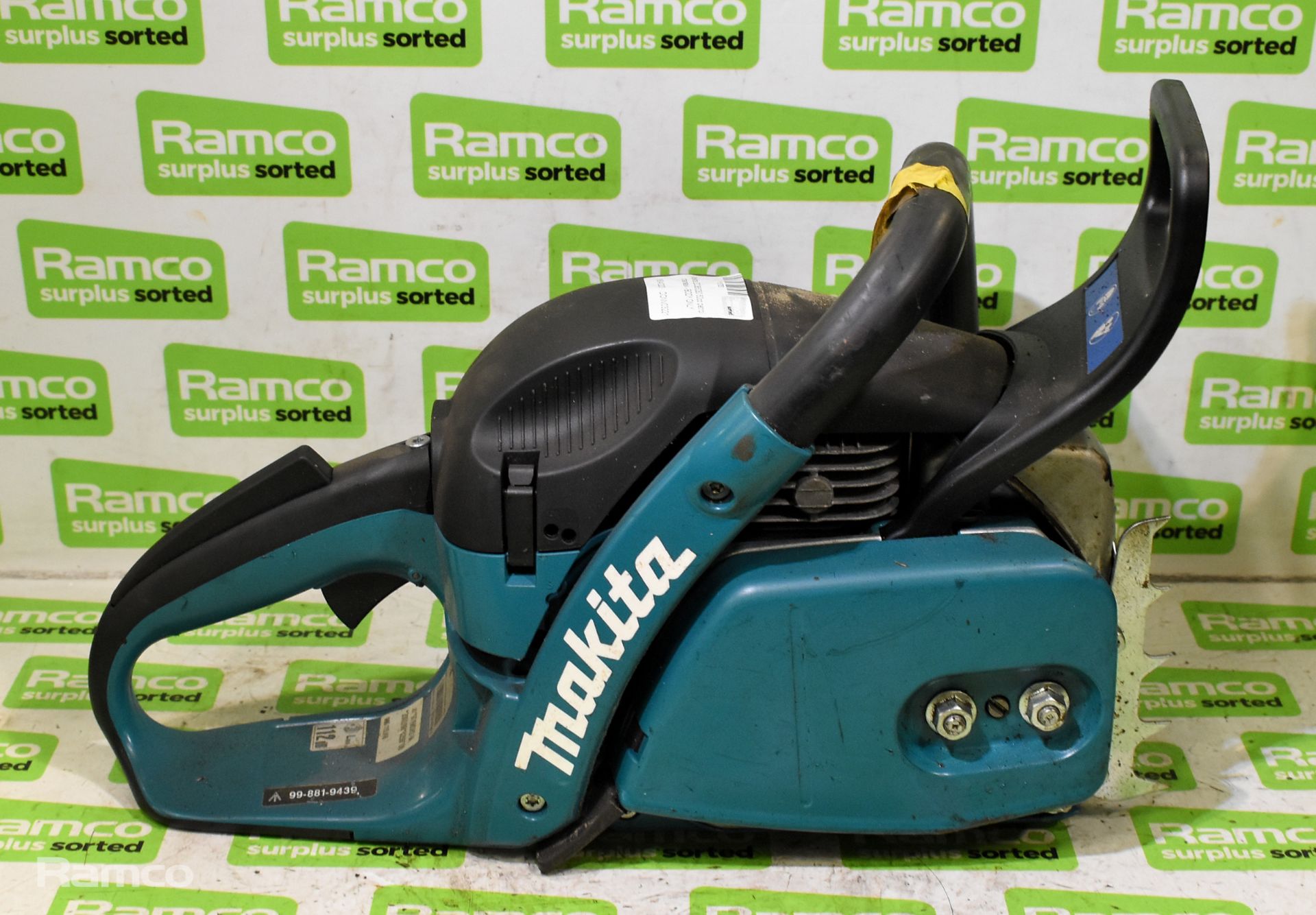 2x Makita DCS5030 50cc petrol chainsaw - BODIES ONLY - AS SPARES AND REPAIRS - Image 7 of 11