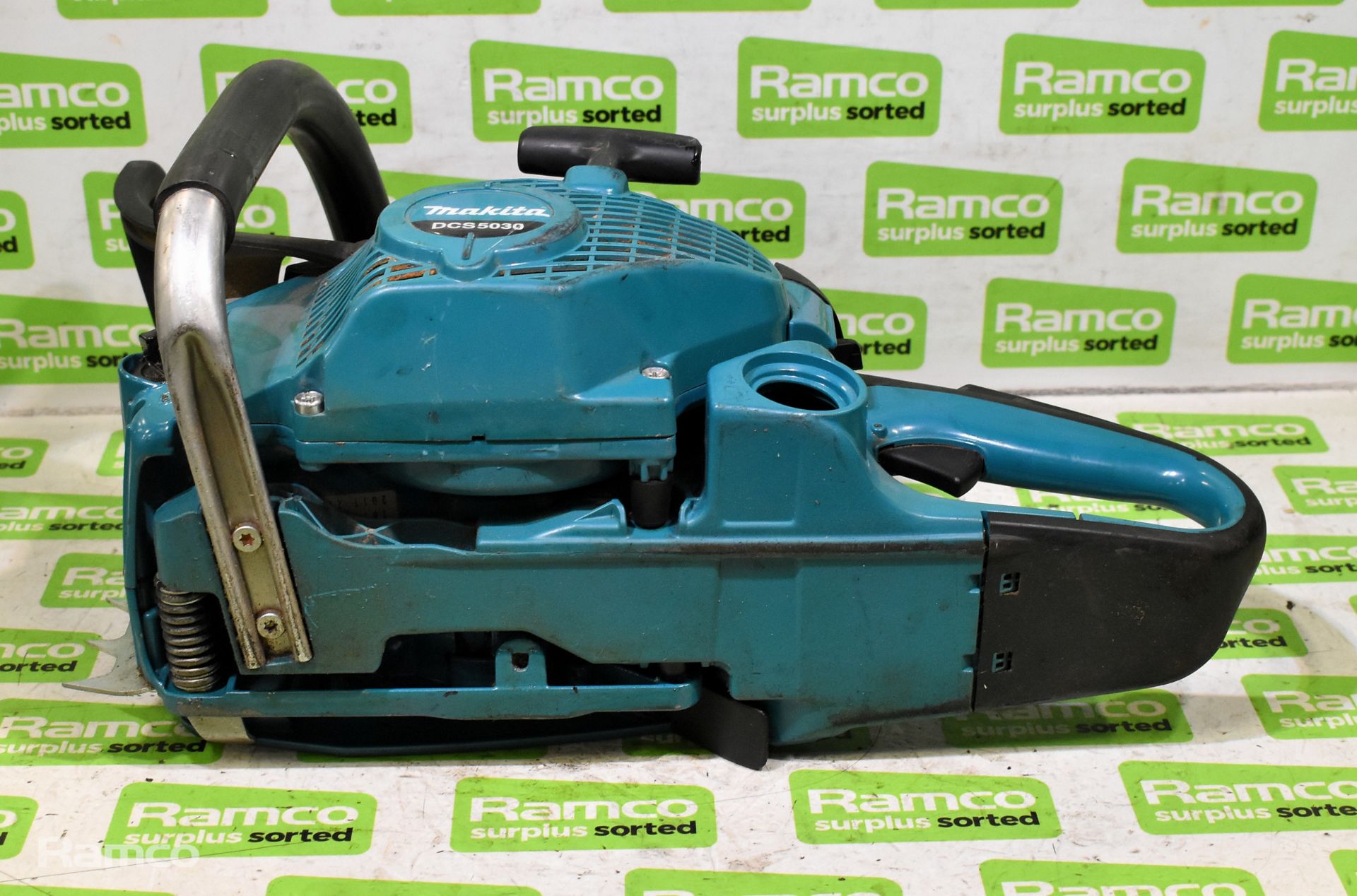 4x Makita DCS5030 50cc petrol chainsaw - BODIES ONLY - AS SPARES AND REPAIRS - Image 7 of 21