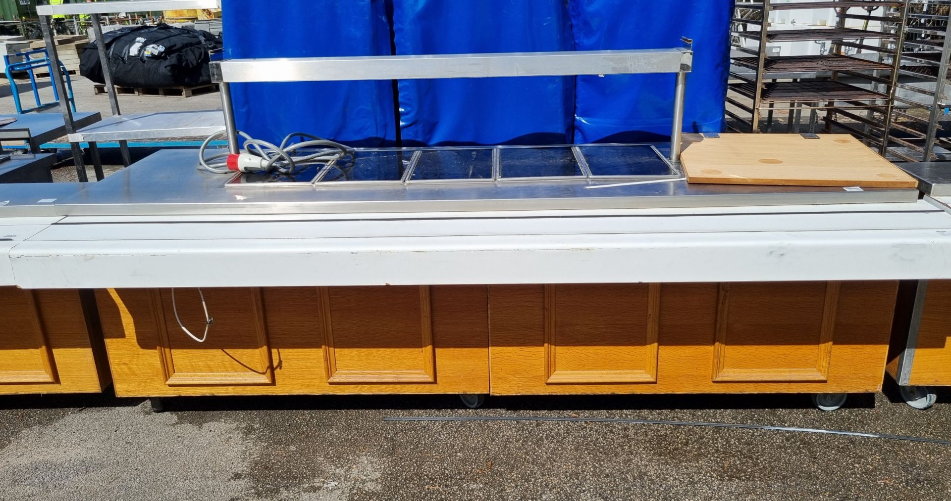 Portable hot cupboard with bain marie unit and tray slide - W 2860 x D 1160 x H 1370 mm - Image 5 of 5