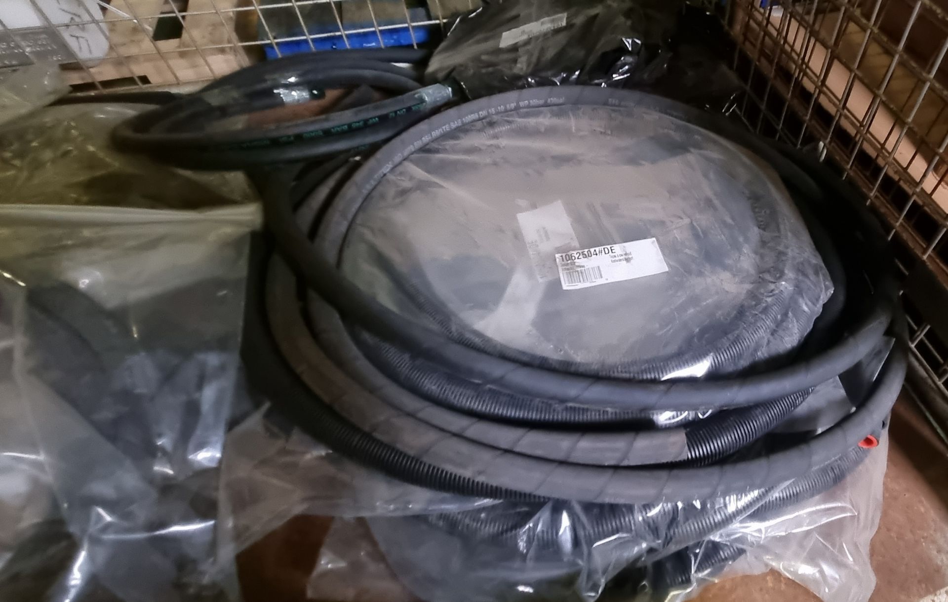 Vehicle spares - 27x Hose assemblies - (1043276#DE) - (1062505#DE) - (104327#DE) - (1062494#DE) - Image 2 of 9