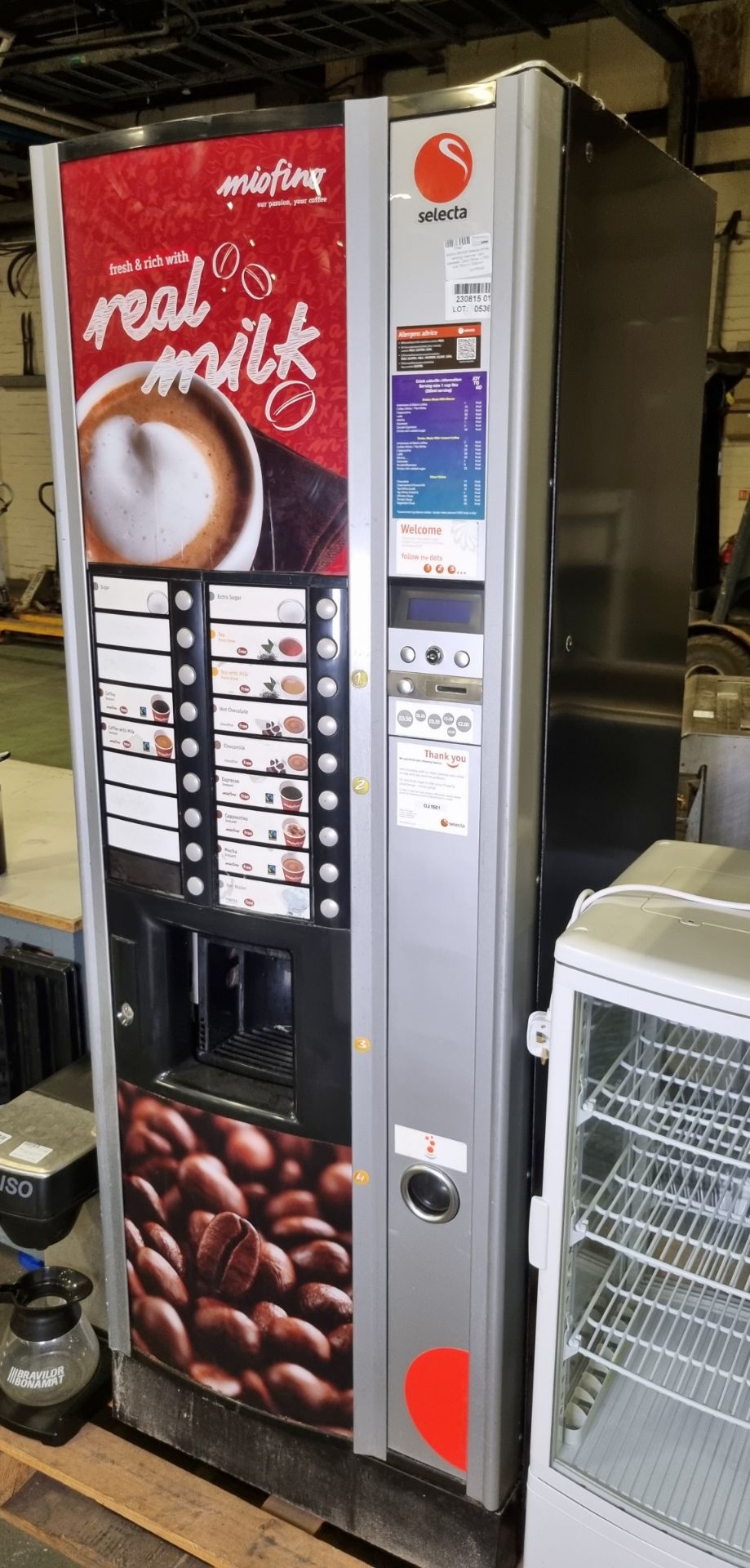 Miofino 960406 Selecta drinks vending machine - coin operated - 240V 50Hz - L 650 x W 730 x H 1830mm - Image 3 of 5