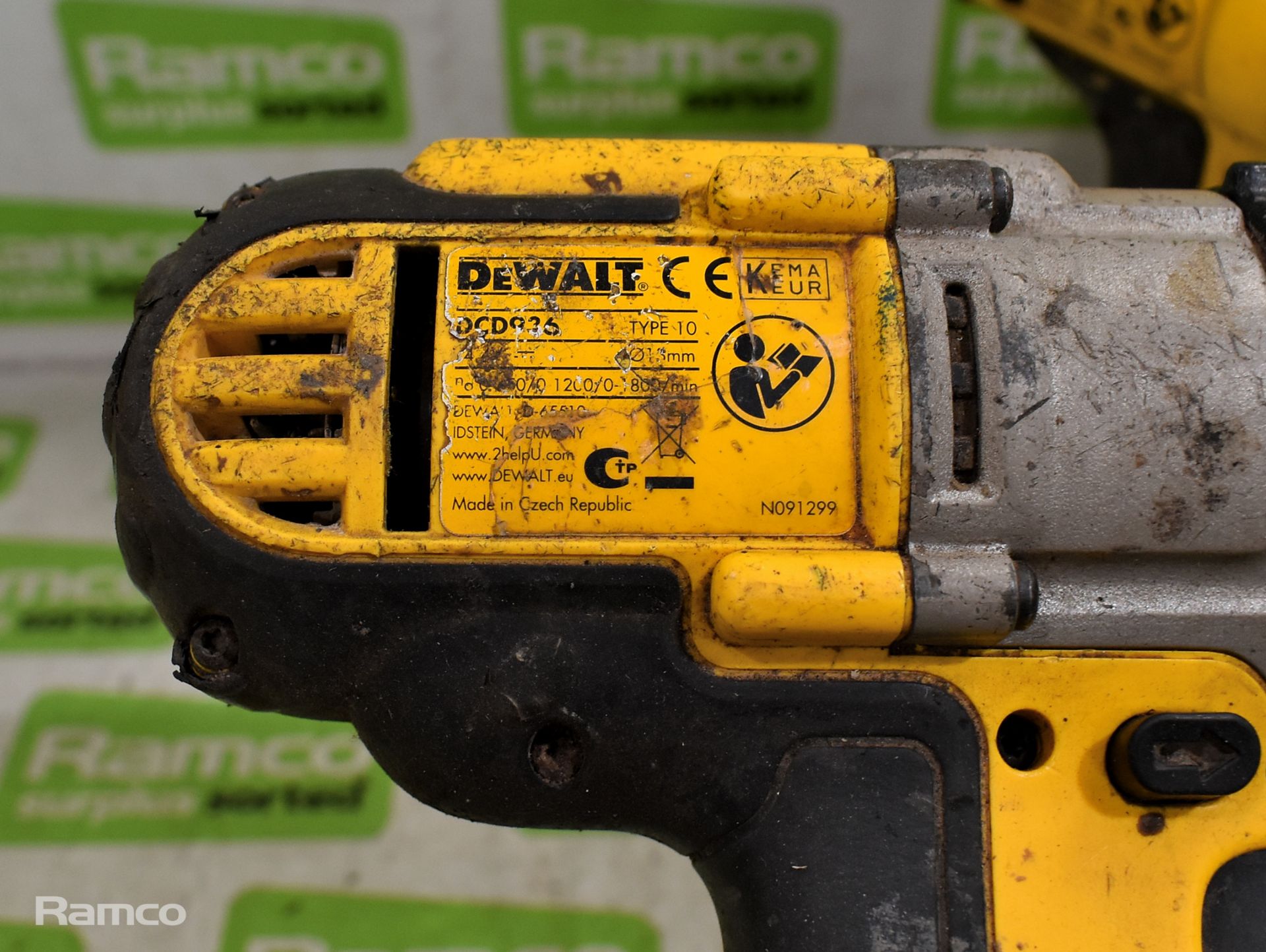 DeWalt drills and batteries - AS SPARES OR REPAIRS - Image 3 of 15