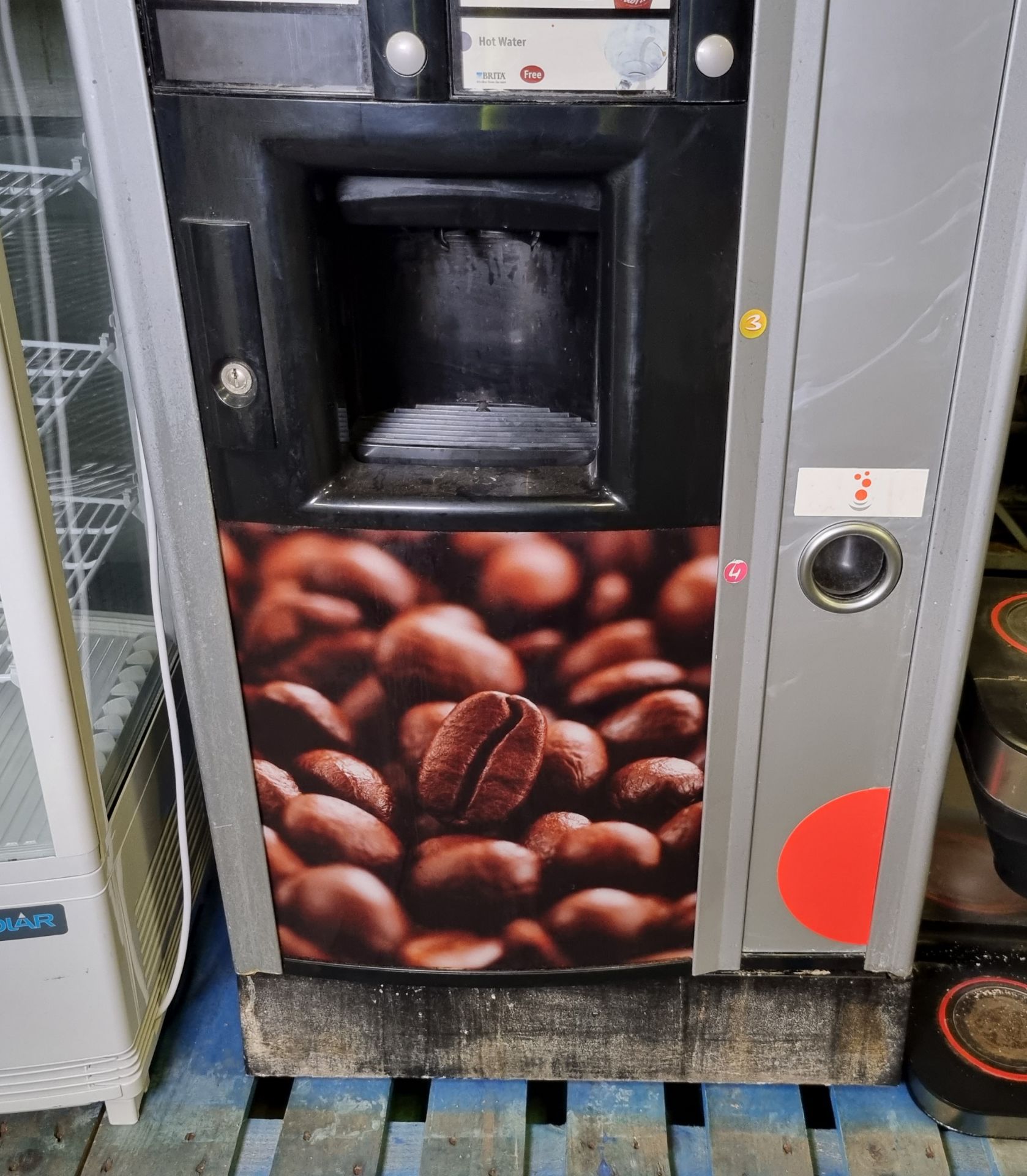 Miofino 960406 Selecta drinks vending machine - coin operated - 240V 50Hz - L 650 x W 730 x H 1830mm - Image 5 of 5