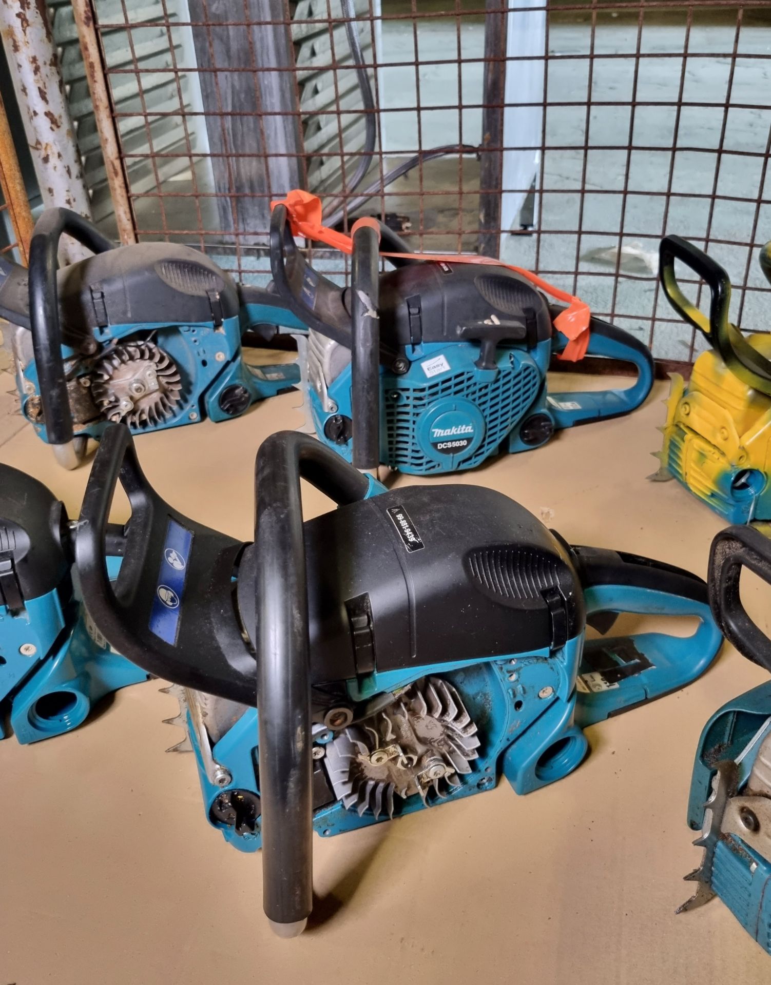 6x Makita DCS5030 50cc petrol chainsaws - AS SPARES OR REPAIRS - Bild 4 aus 7