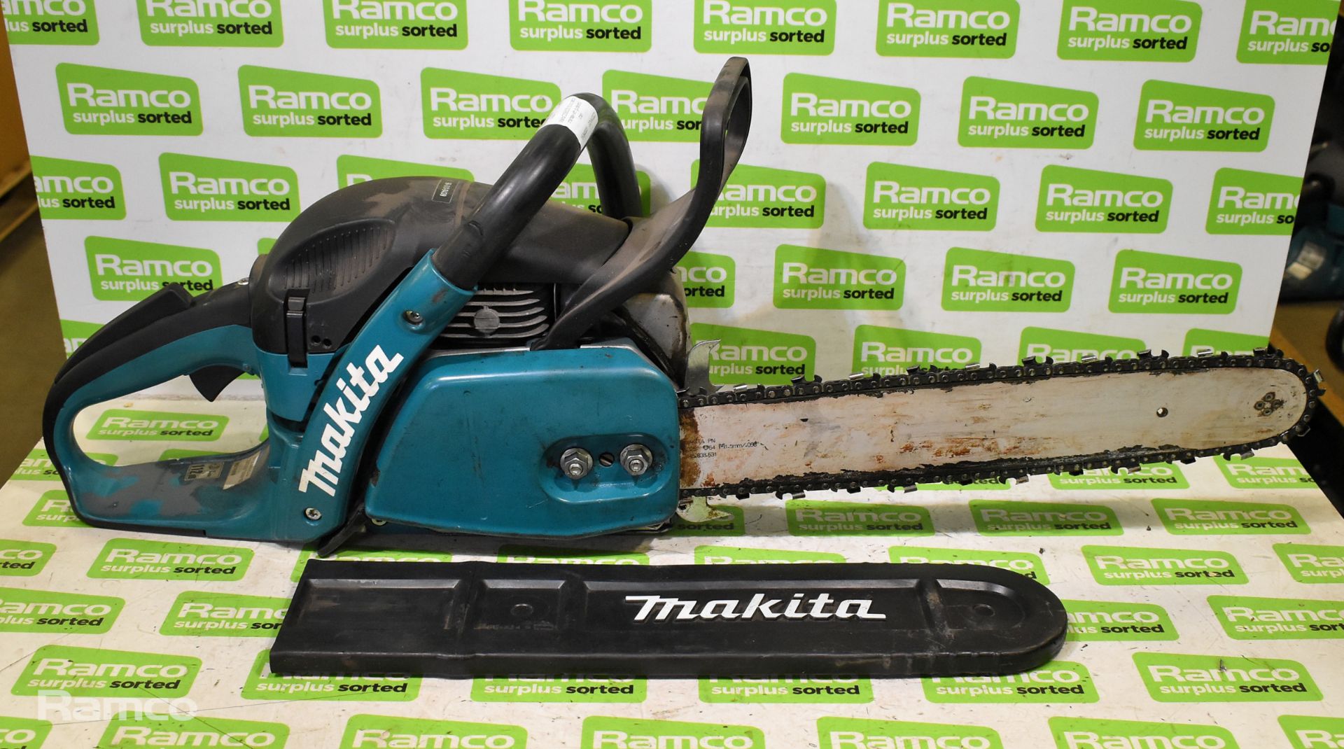 Makita DCS5030 50cc petrol chainsaw with guide and chain - AS SPARES & REPAIRS