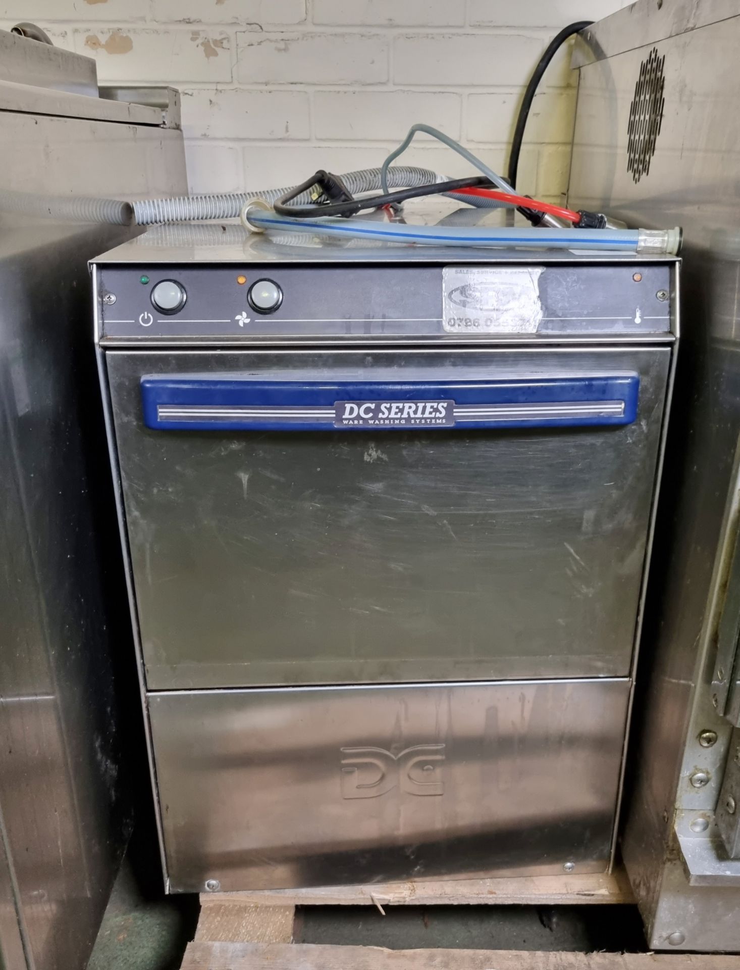 DC SG40 D glass washer - W 470 x D 550 x H 640 mm