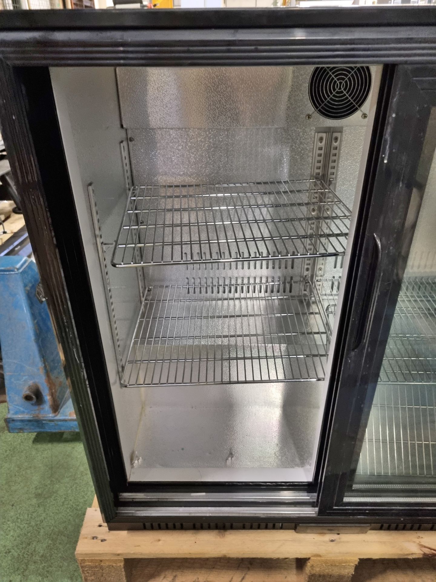 Polar GL003-05 Undercounter double sliding glass door bottle cooler - 230V 50Hz - L 900 x W 540 - Image 3 of 5