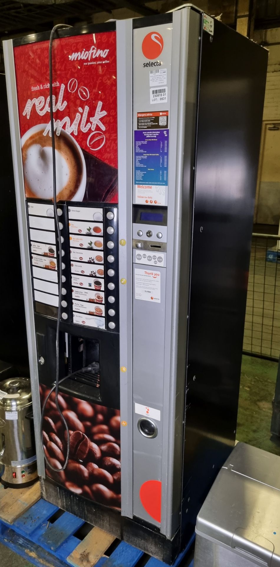Miofino 960406 Selecta drinks vending machine - coin operated - 240V 50Hz - L 650 x W 730 x H 1830mm - Image 3 of 5
