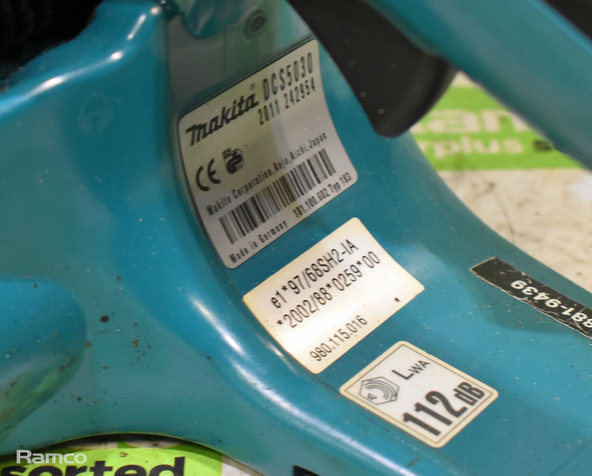 3x Makita DCS5030 50cc petrol chainsaw - BODIES ONLY - AS SPARES AND REPAIRS, 1x Makita EA5000P - Image 11 of 22