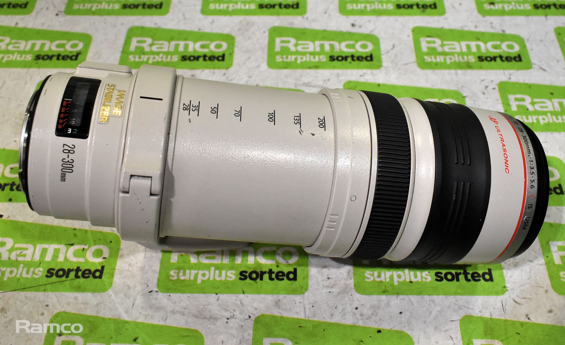 Canon zoom lens EF 28 - 300 mm 1 : 3.5 - 5.6 USM (no lens cover), Canon EW-83G with LZ1324 soft case - Bild 4 aus 16