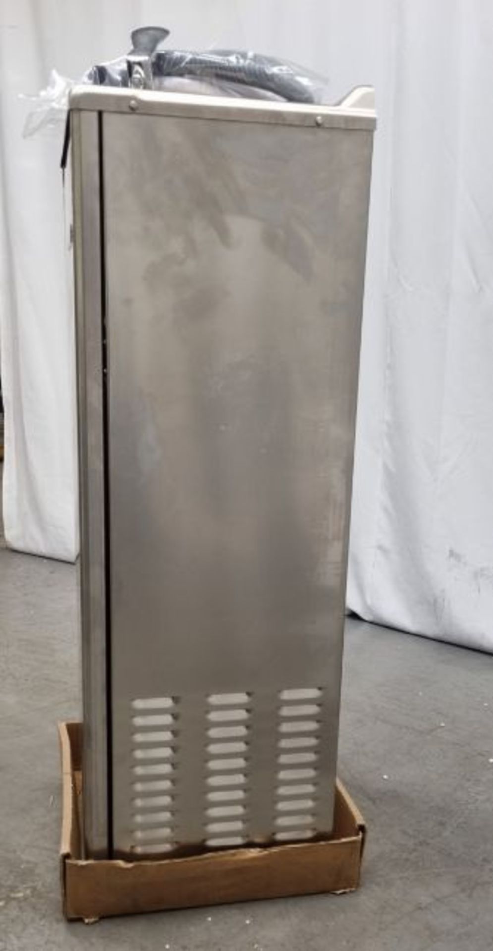 Scotsman SCW14-FP water cooler FP evo version - 230V 50 / 60Hz - L 410 x W 340 x H 820mm - Image 4 of 8