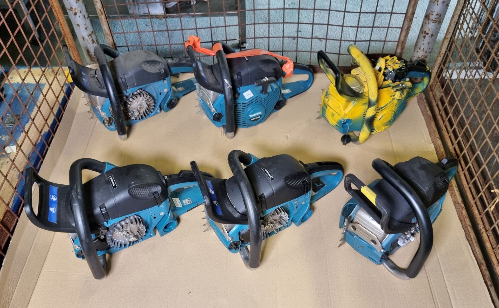 6x Makita DCS5030 50cc petrol chainsaws - AS SPARES OR REPAIRS - Bild 2 aus 7