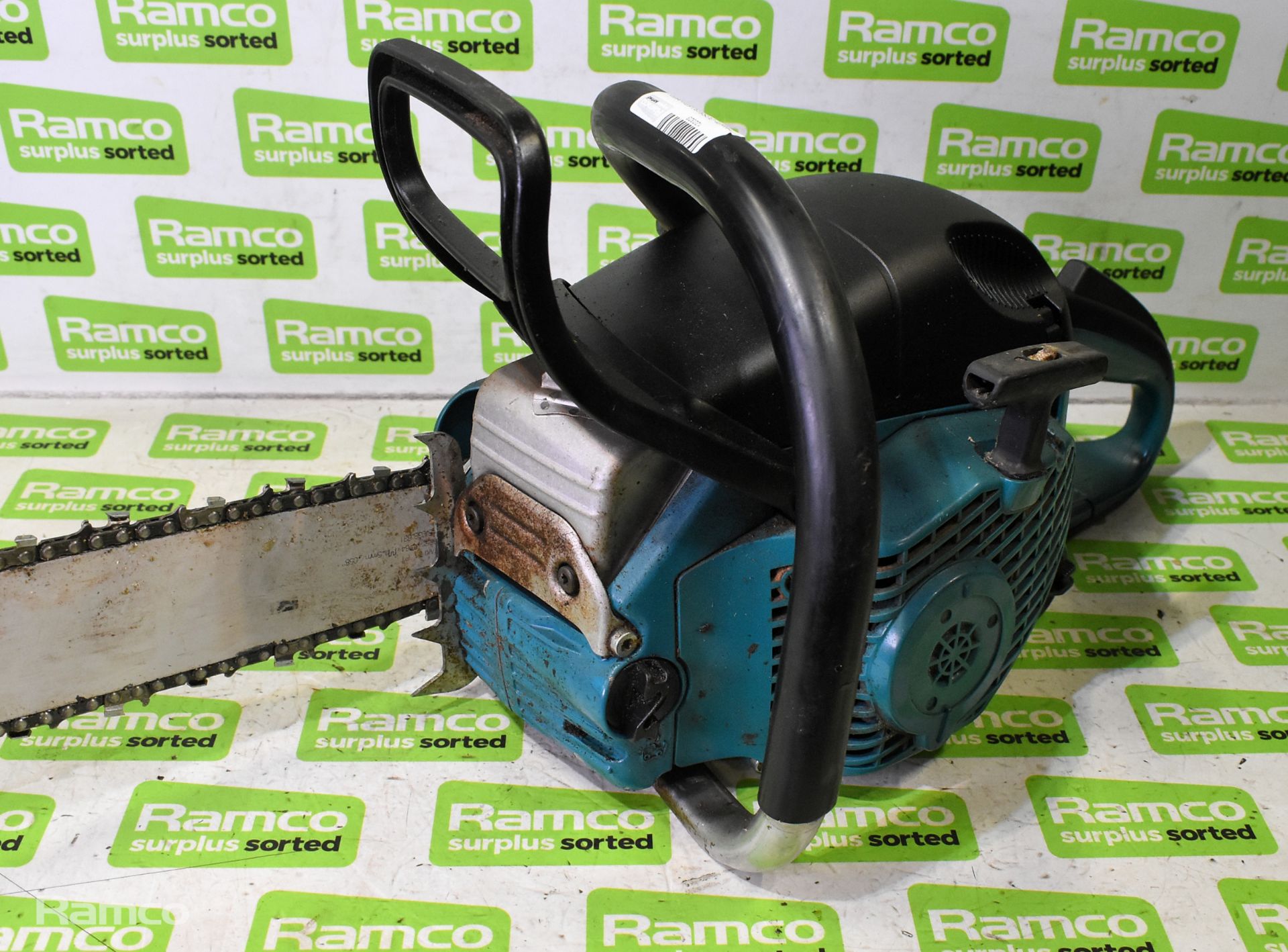 Makita DCS5030 50cc petrol chainsaw with guide and chain - AS SPARES & REPAIRS - Image 3 of 7