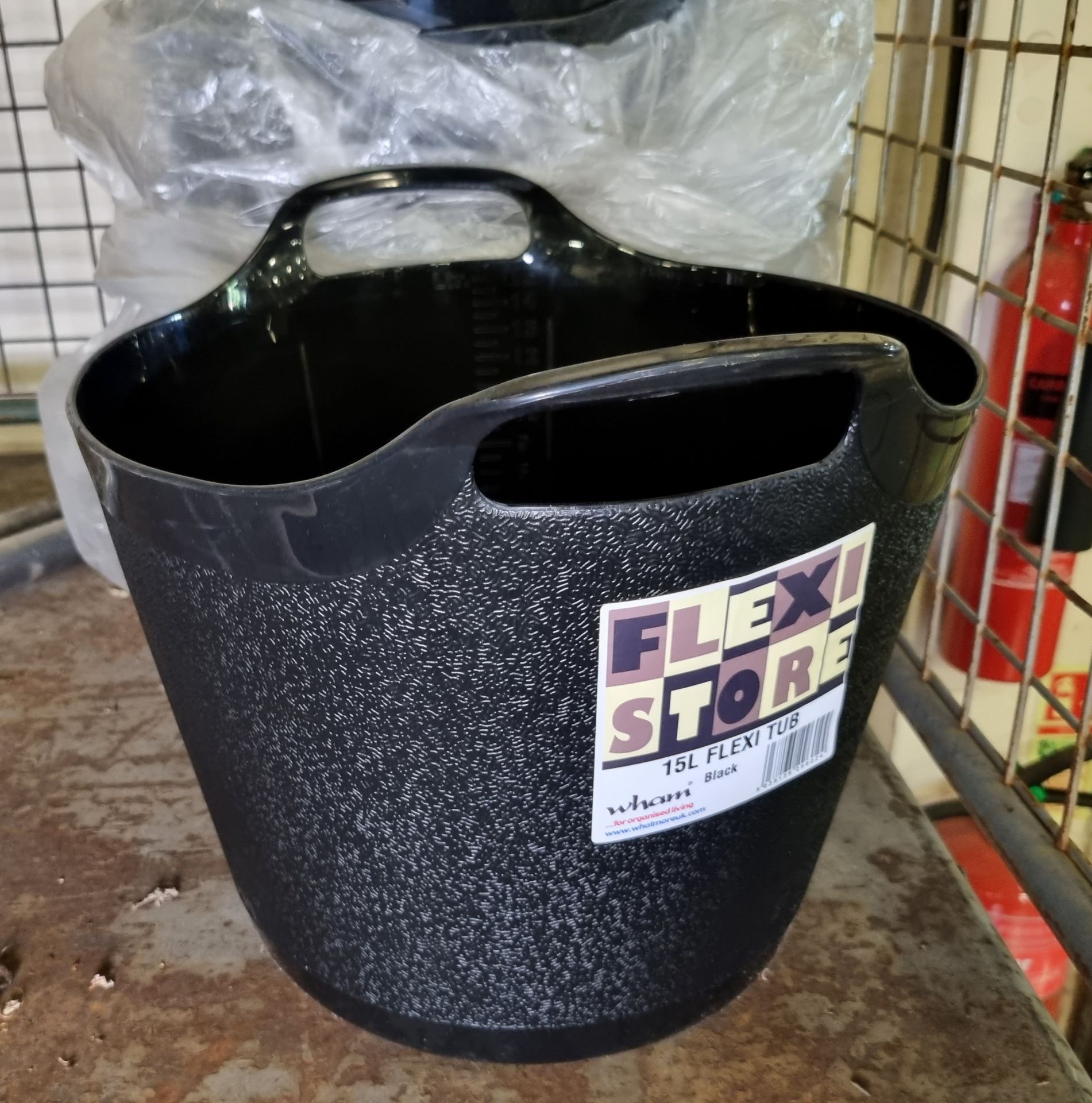 2x Steel pry bars, 12x black 15 ltr flexi tubs, Polyflex air hose - Image 4 of 7