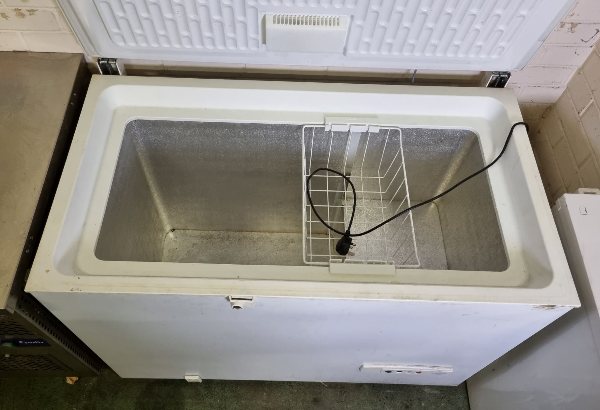 Whirlpool chest freezer - W 1120 x D 660 x H 920 mm - Bild 4 aus 5