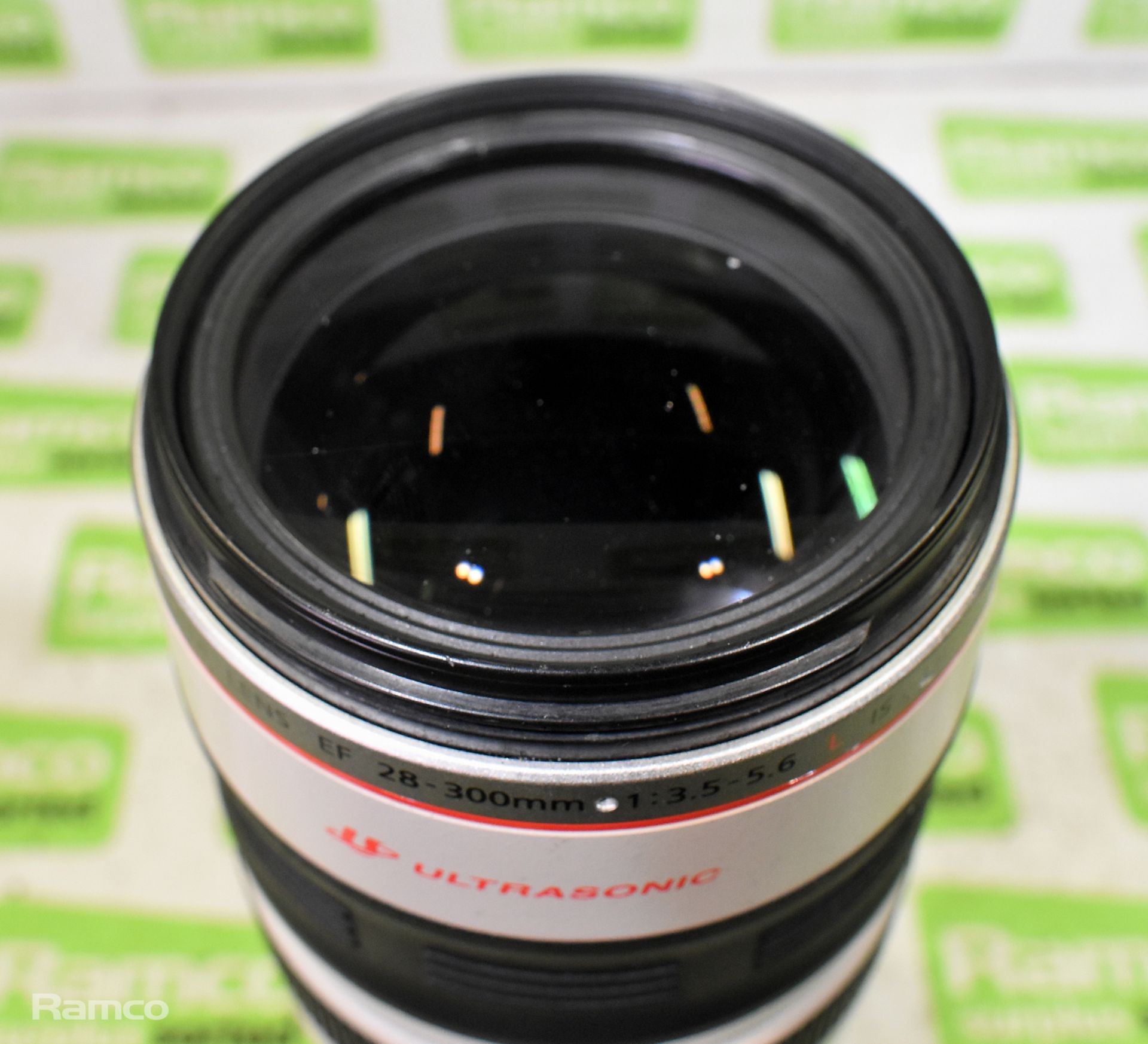 Canon zoom lens EF 28 - 300 mm 1 : 3.5 - 5.6 USM (no lens cover), Canon EW-83G with LZ1324 soft case - Bild 12 aus 16