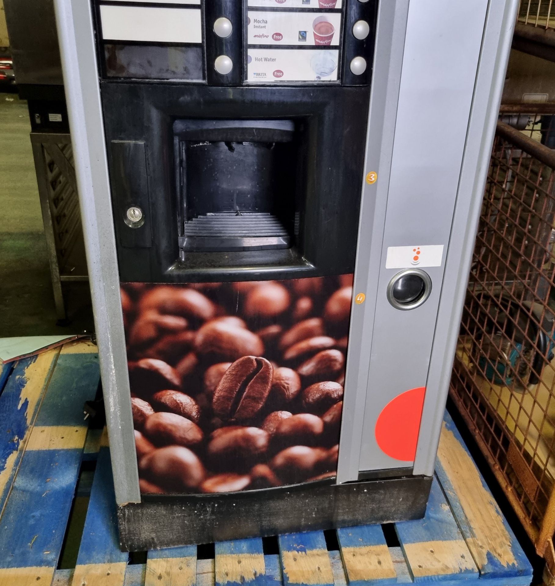 Miofino 960406 Selecta drinks vending machine - coin operated - 240V 50Hz - L 650 x W 730 x H 1830mm - Image 4 of 4