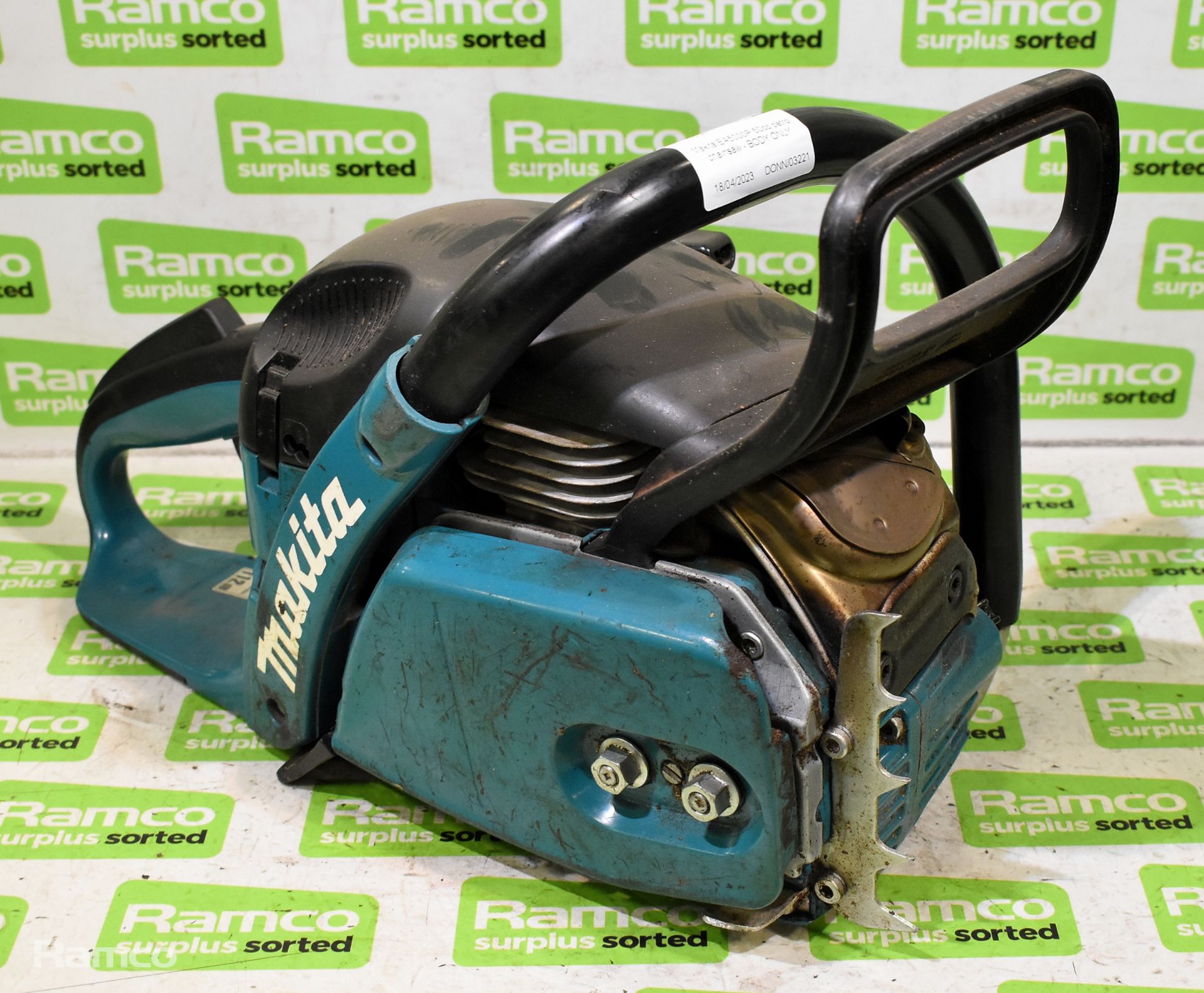 3x Makita DCS5030 50cc petrol chainsaw - BODIES ONLY - AS SPARES AND REPAIRS, 1x Makita EA5000P - Image 14 of 22