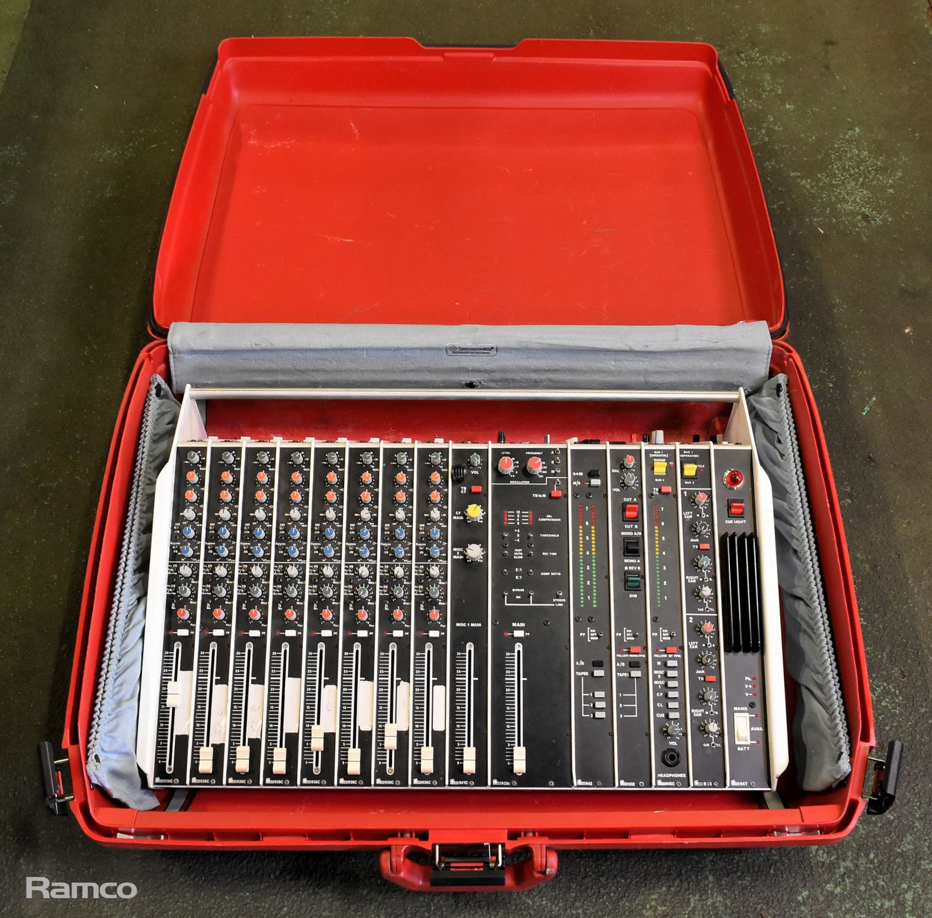 Glensound MX6 mixing board with case