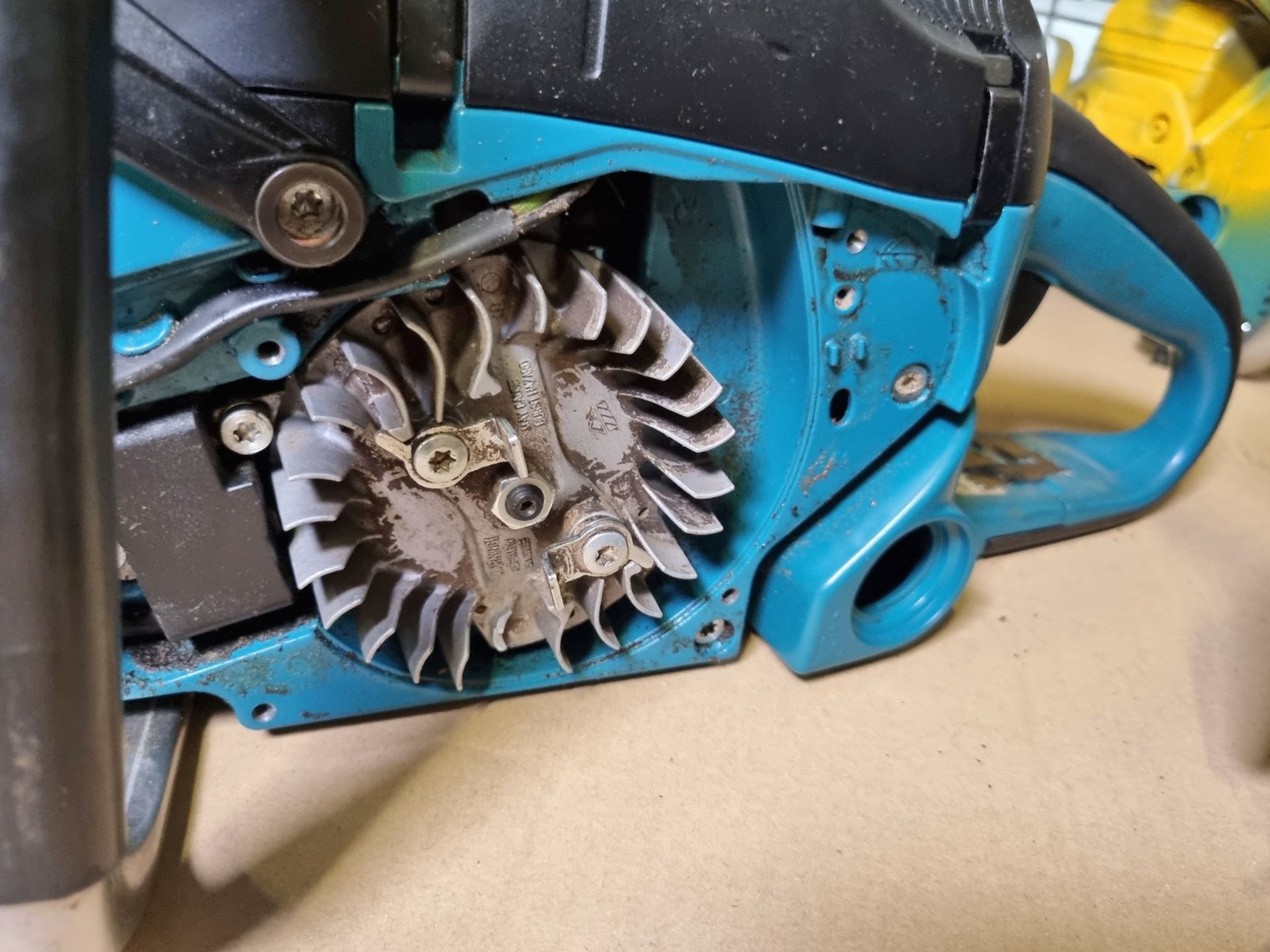 6x Makita DCS5030 50cc petrol chainsaws - AS SPARES OR REPAIRS - Bild 6 aus 7