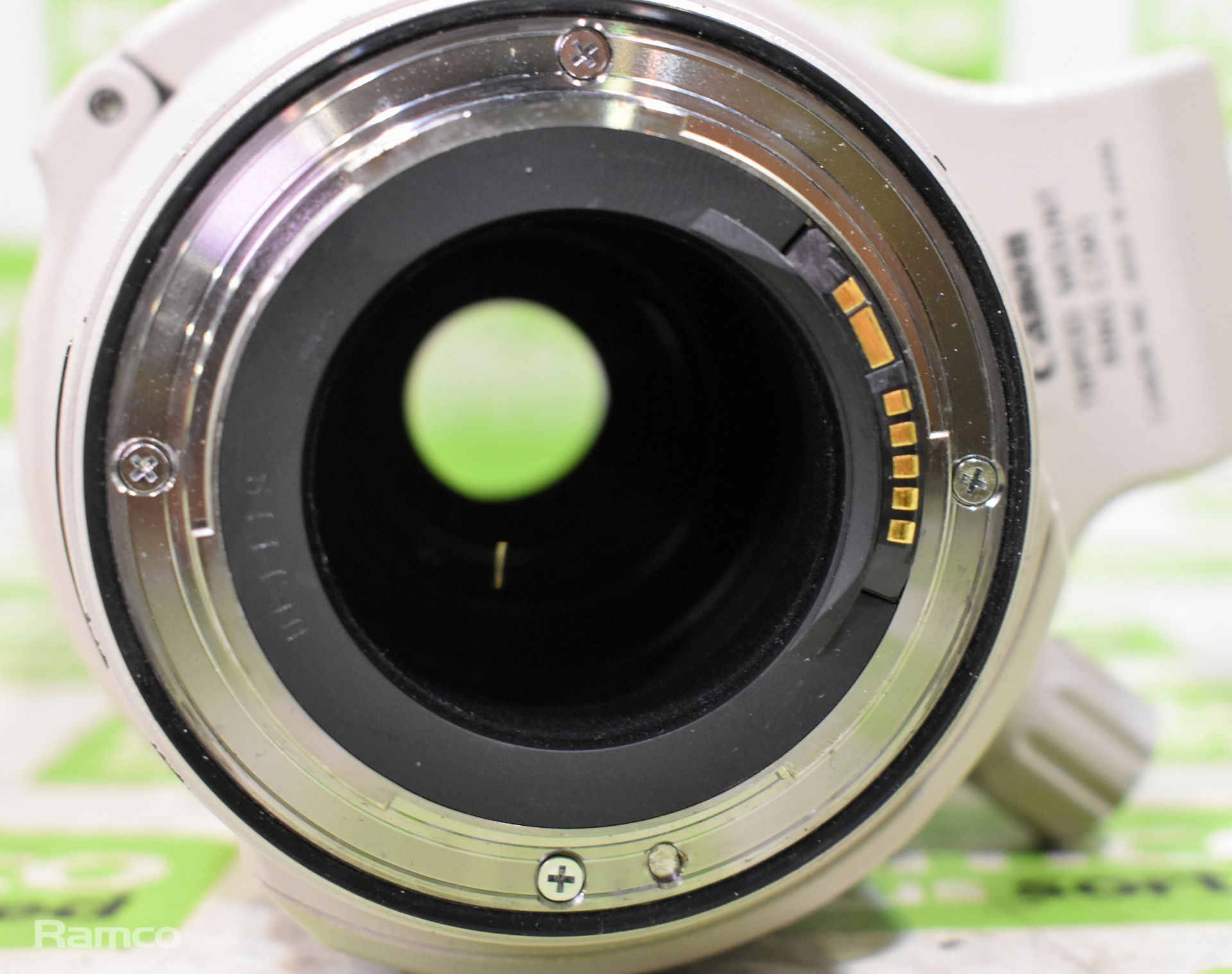 Canon zoom lens EF 28 - 300 mm 1 : 3.5 - 5.6 USM (no lens cover), Canon EW-83G with LZ1324 soft case - Bild 9 aus 16