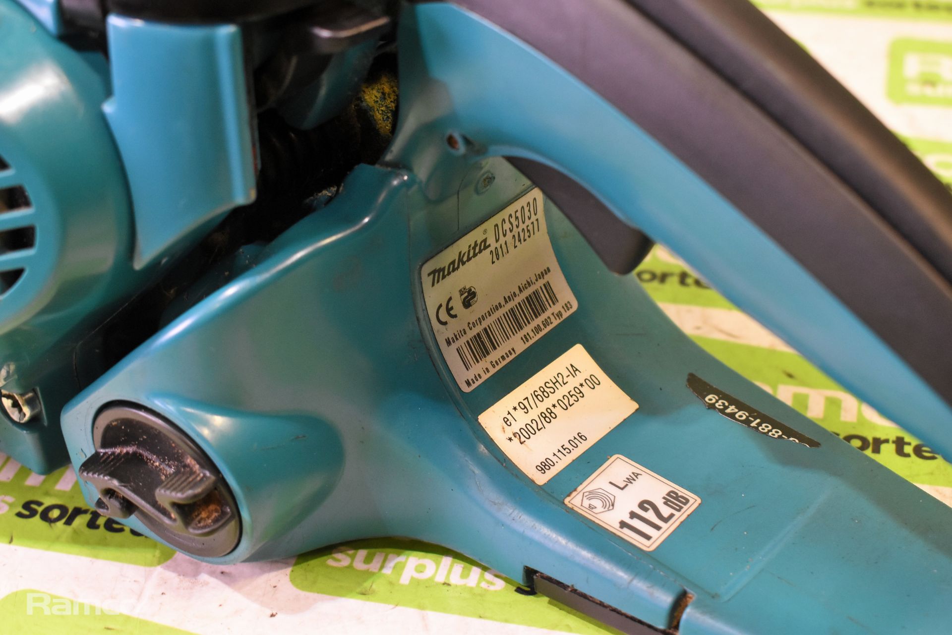 Makita DCS5030 50cc petrol chainsaw with guide and chain - AS SPARES & REPAIRS - Image 5 of 6