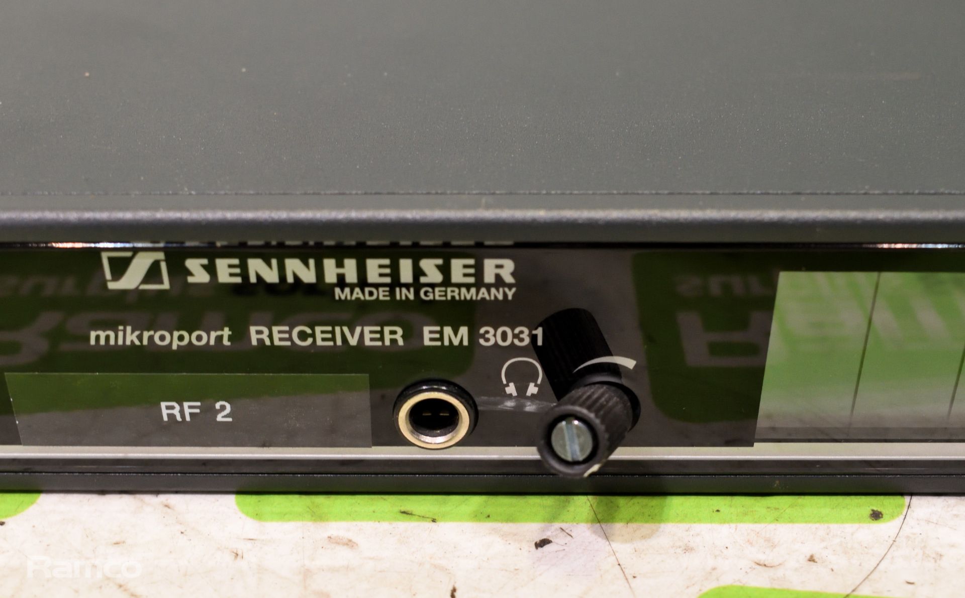 Sennheiser EM3031 mikroport receiver 606-630 MHz - Rack mountable, Yamaha ADP25H removable 2.5 inch - Bild 5 aus 8