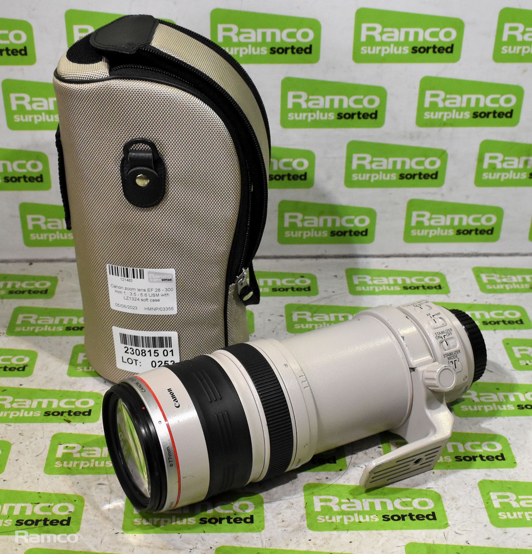 Canon zoom lens EF 28 - 300 mm 1 : 3.5 - 5.6 USM (no lens cover), Canon EW-83G with LZ1324 soft case