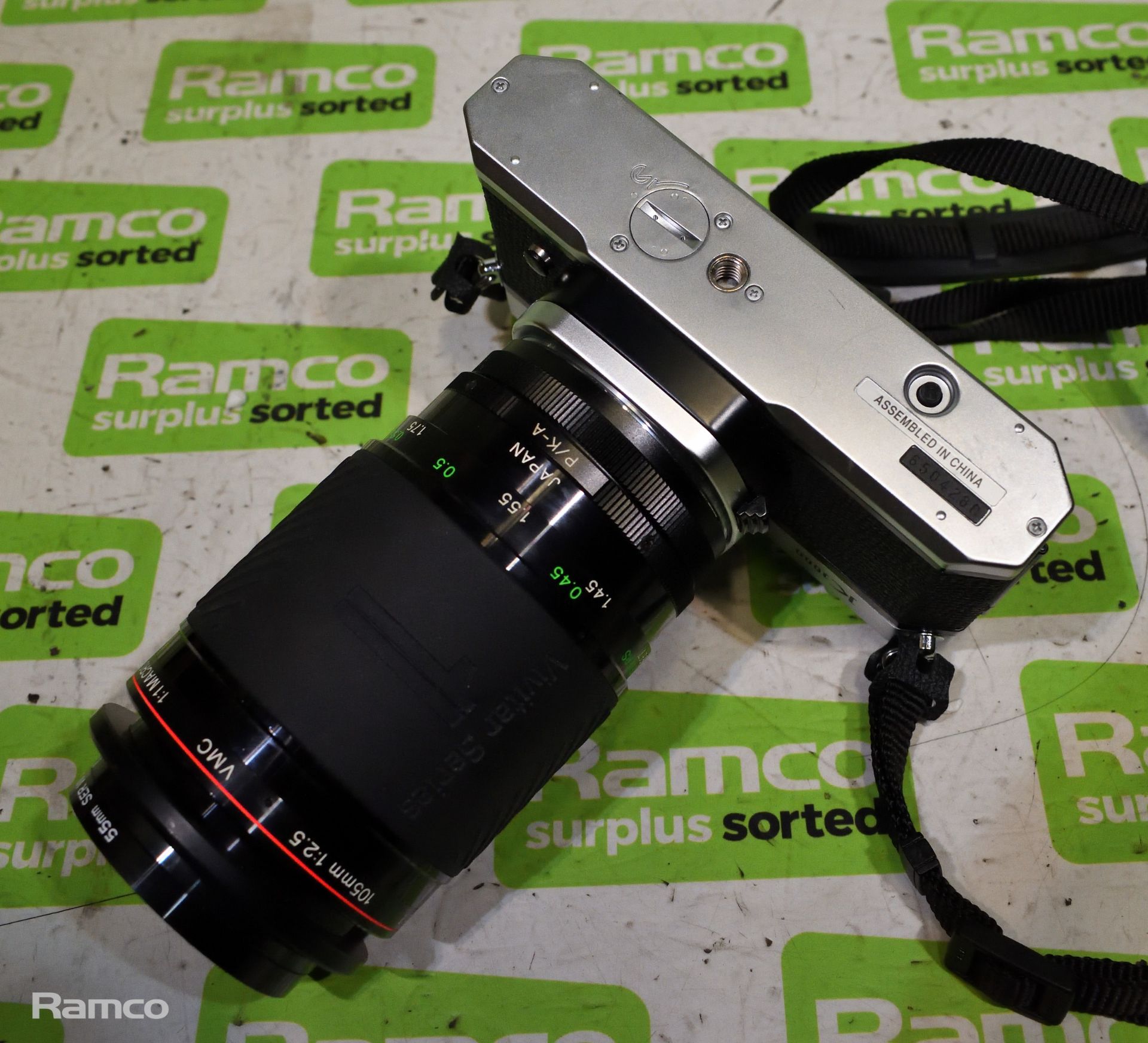 Pentax K1000 SLR camera with Vivitar Series 1L 105mm F2.5 macro lens - Bild 7 aus 9