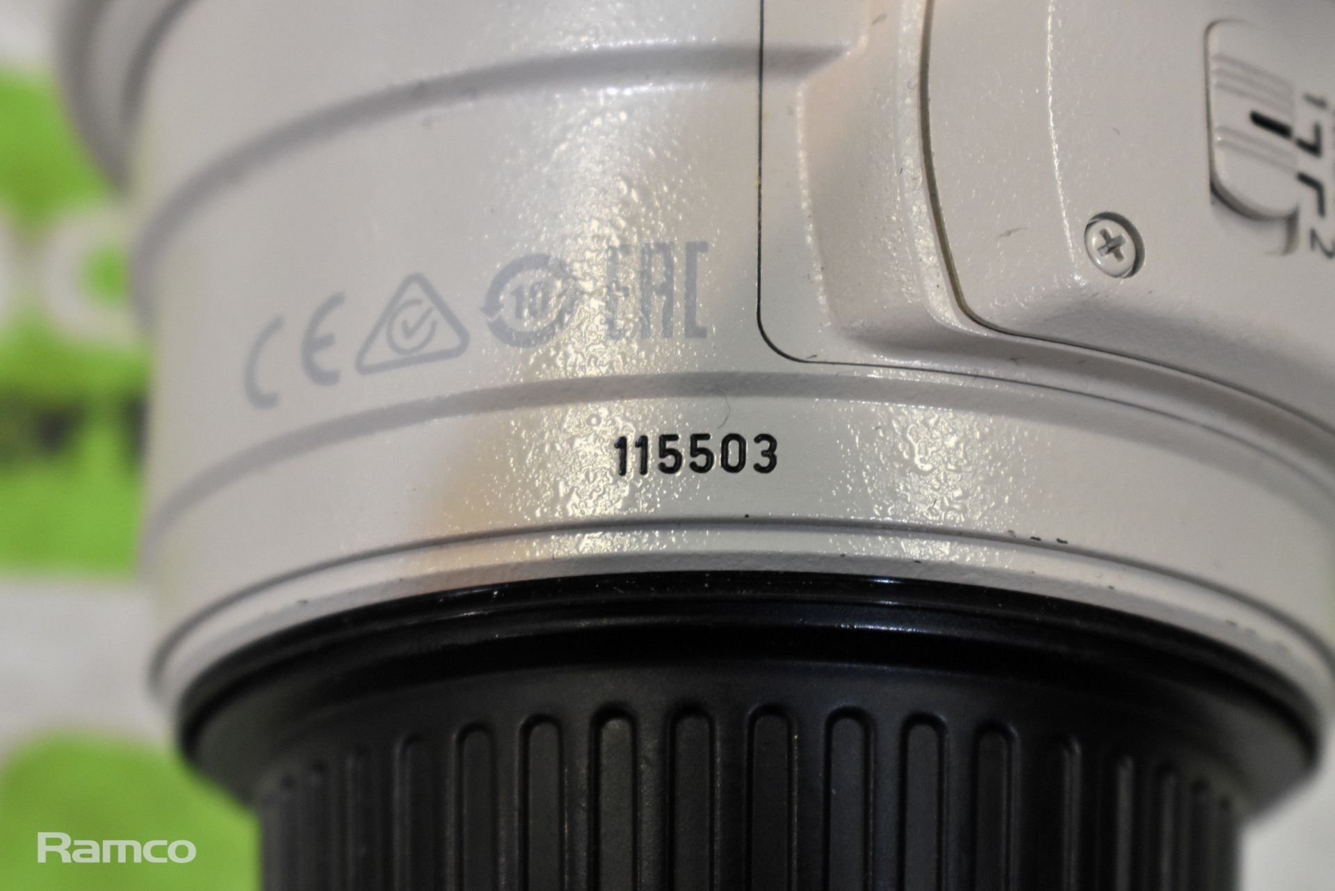 Canon zoom lens EF 28 - 300 mm 1 : 3.5 - 5.6 USM with LZ1324 soft case - Bild 13 aus 13
