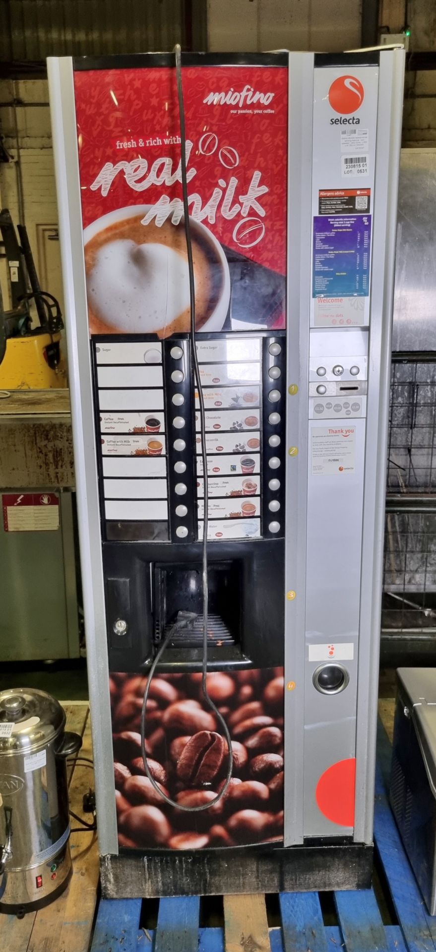 Miofino 960406 Selecta drinks vending machine - coin operated - 240V 50Hz - L 650 x W 730 x H 1830mm