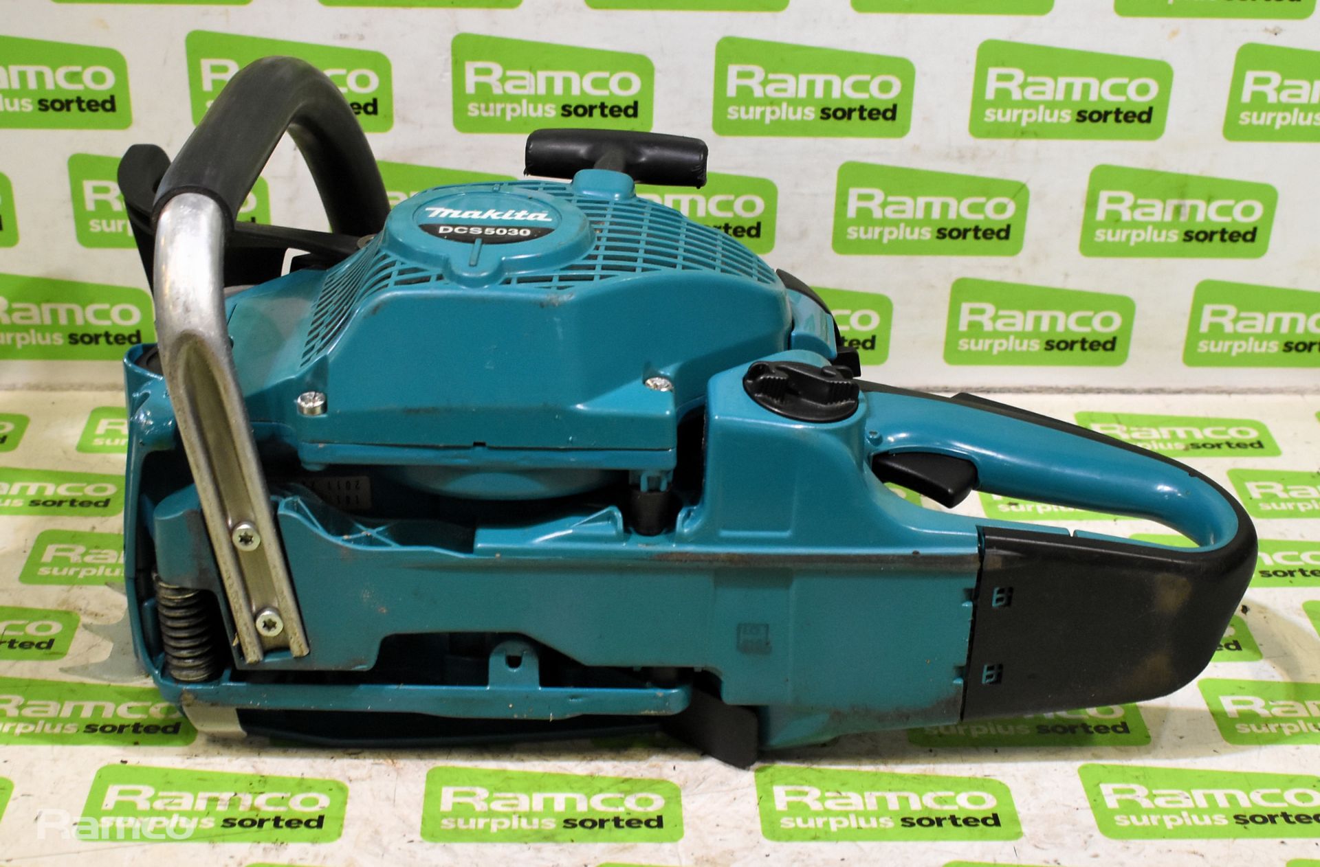 Makita DCS5030 50cc petrol chainsaw - BODY ONLY - AS SPARES & REPAIRS - Image 5 of 5
