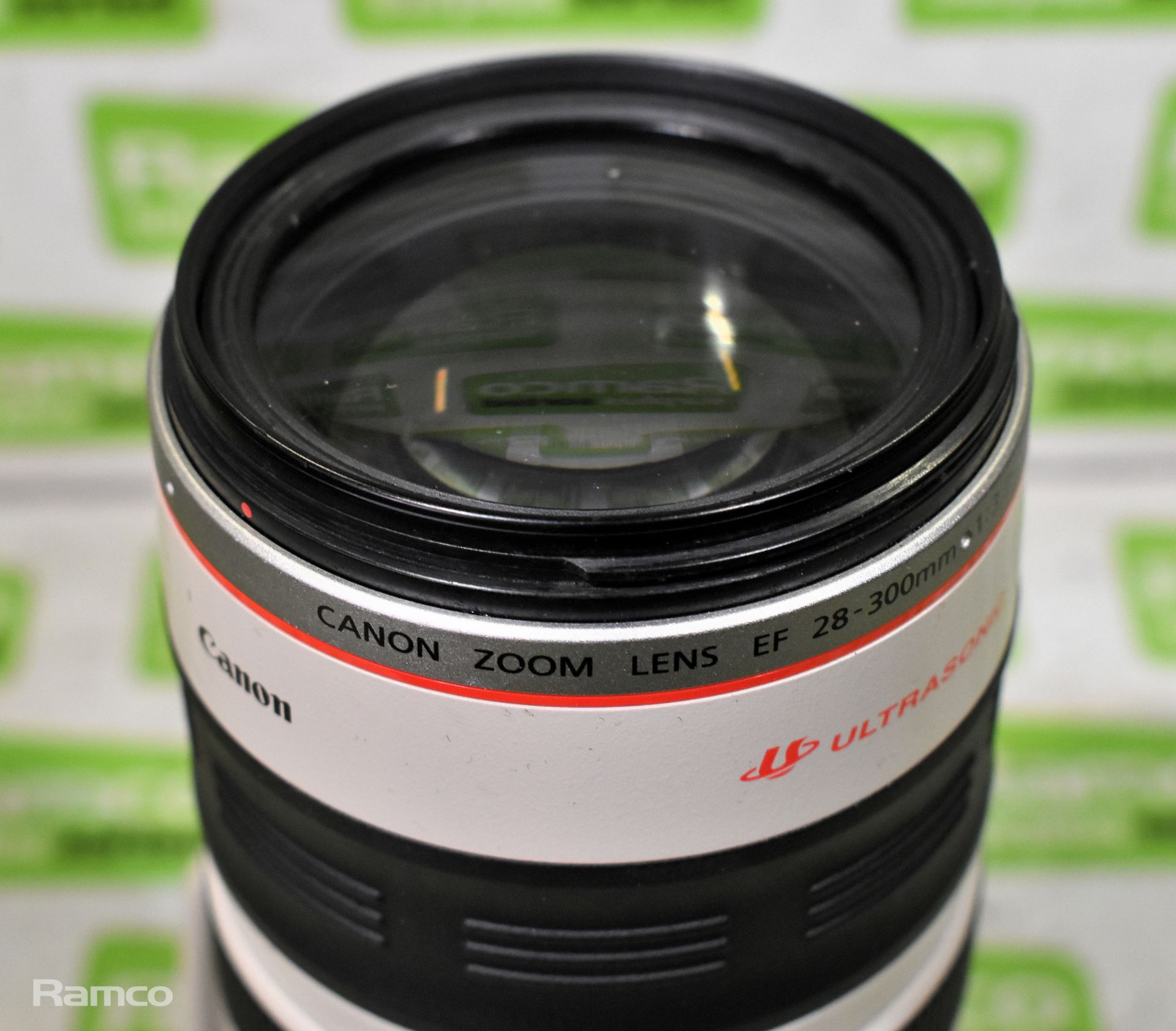 Canon zoom lens EF 28 - 300 mm 1 : 3.5 - 5.6 USM (no lens cover), Canon EW-83G with LZ1324 soft case - Bild 11 aus 16