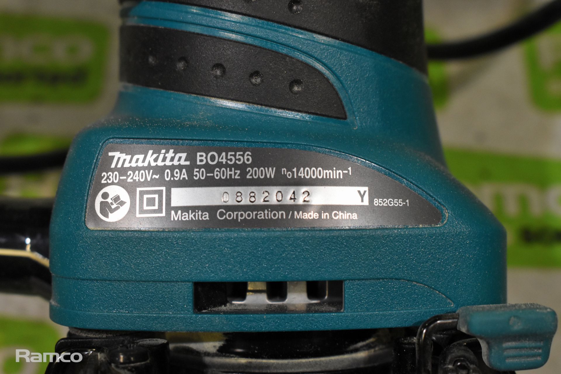 Makita BO4556 240V finishing sander - Image 3 of 5