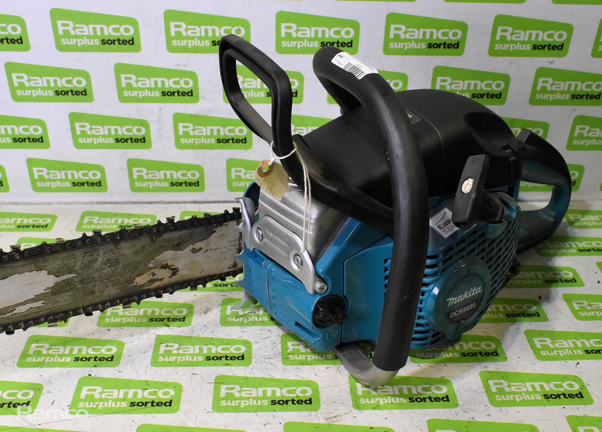 Makita DCS5030 50cc petrol chainsaw with guide and chain - AS SPARES & REPAIRS - Image 3 of 6