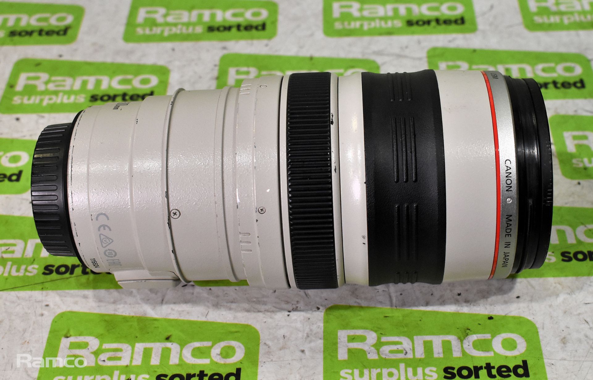 Canon zoom lens EF 28 - 300 mm 1 : 3.5 - 5.6 USM & Canon EW-83G hood - Bild 3 aus 13