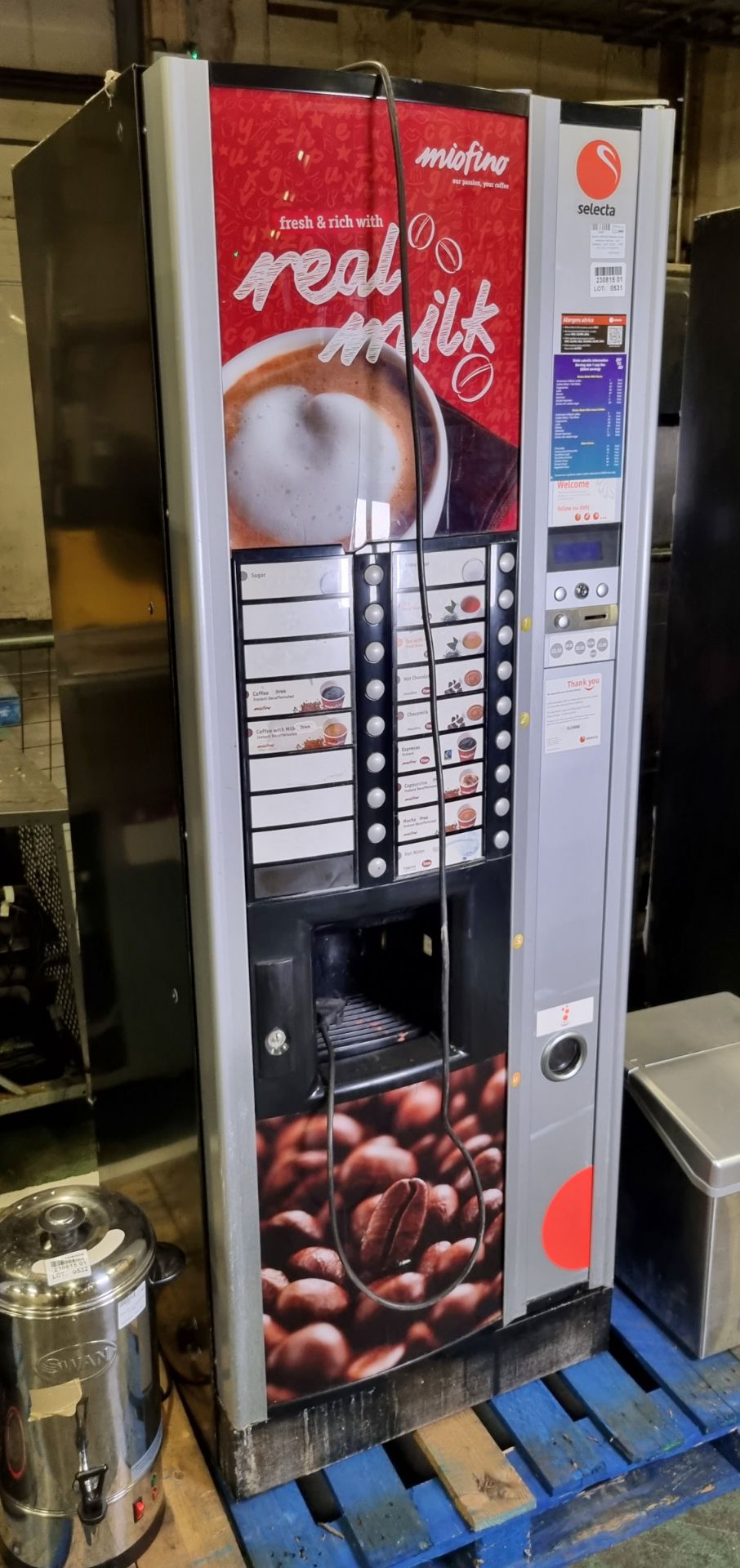 Miofino 960406 Selecta drinks vending machine - coin operated - 240V 50Hz - L 650 x W 730 x H 1830mm - Image 2 of 5