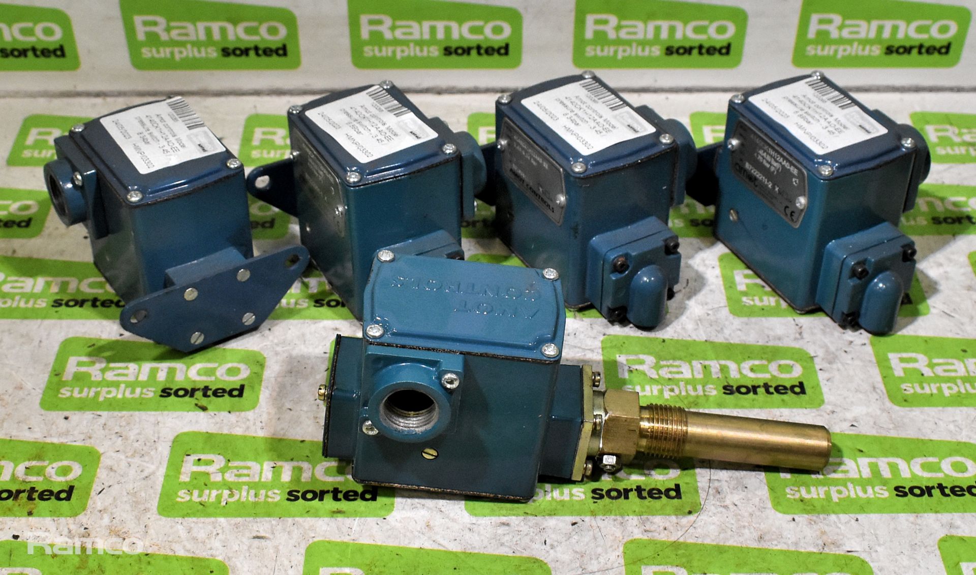 Amot controls pressure switches