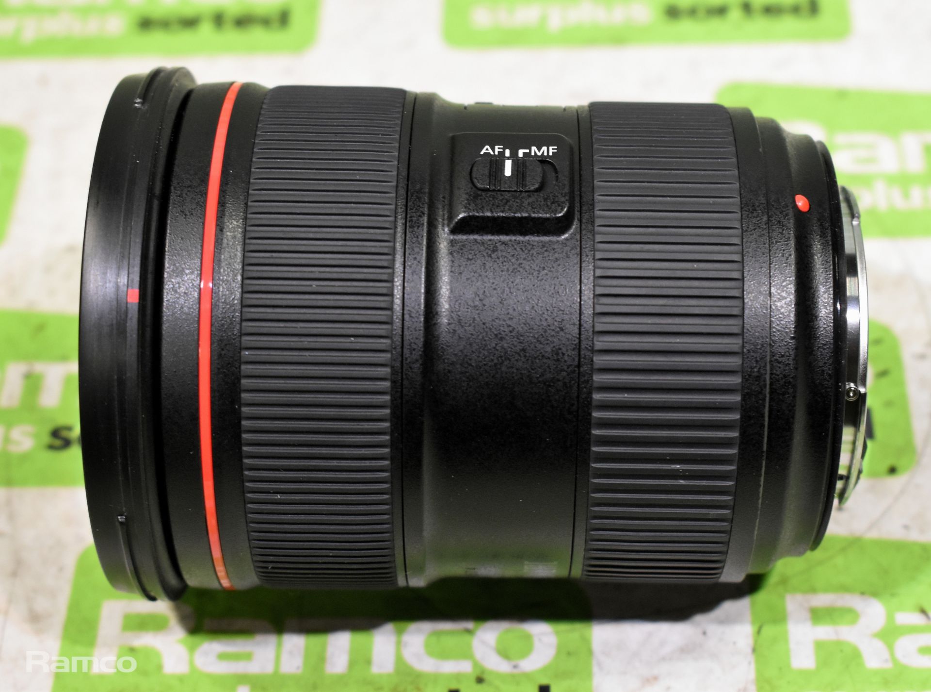 Canon Zoom lens EF 24 - 70mm Ultrasonic 1:2.8 L II USM with grey canvas bag, Canon EW-88C lens hood - Bild 5 aus 11