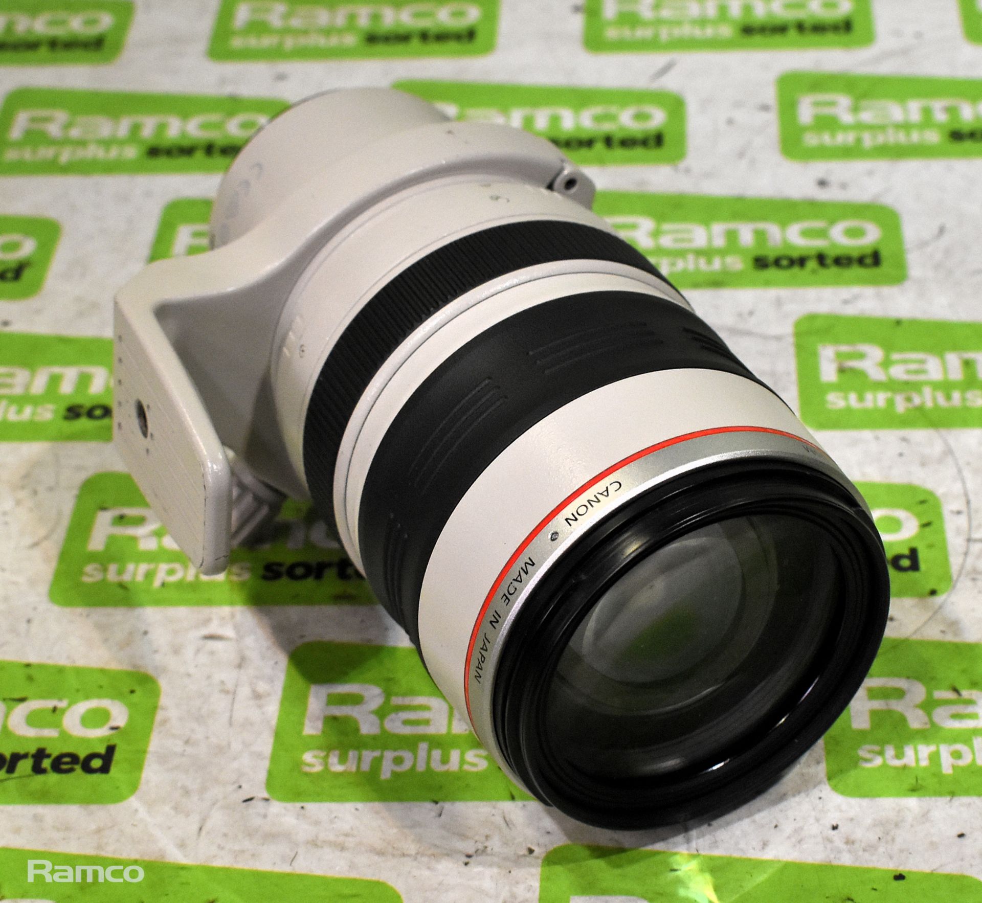 Canon zoom lens EF 28 - 300 mm 1 : 3.5 - 5.6 USM with LZ1324 soft case - Bild 7 aus 13