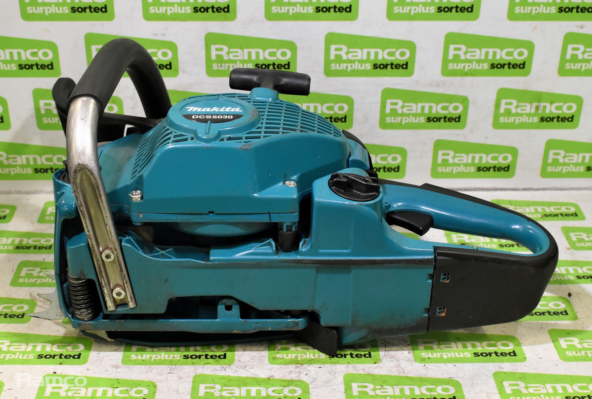 3x Makita DCS5030 50cc petrol chainsaw - BODIES ONLY - AS SPARES AND REPAIRS, 1x Makita EA5000P - Image 22 of 22