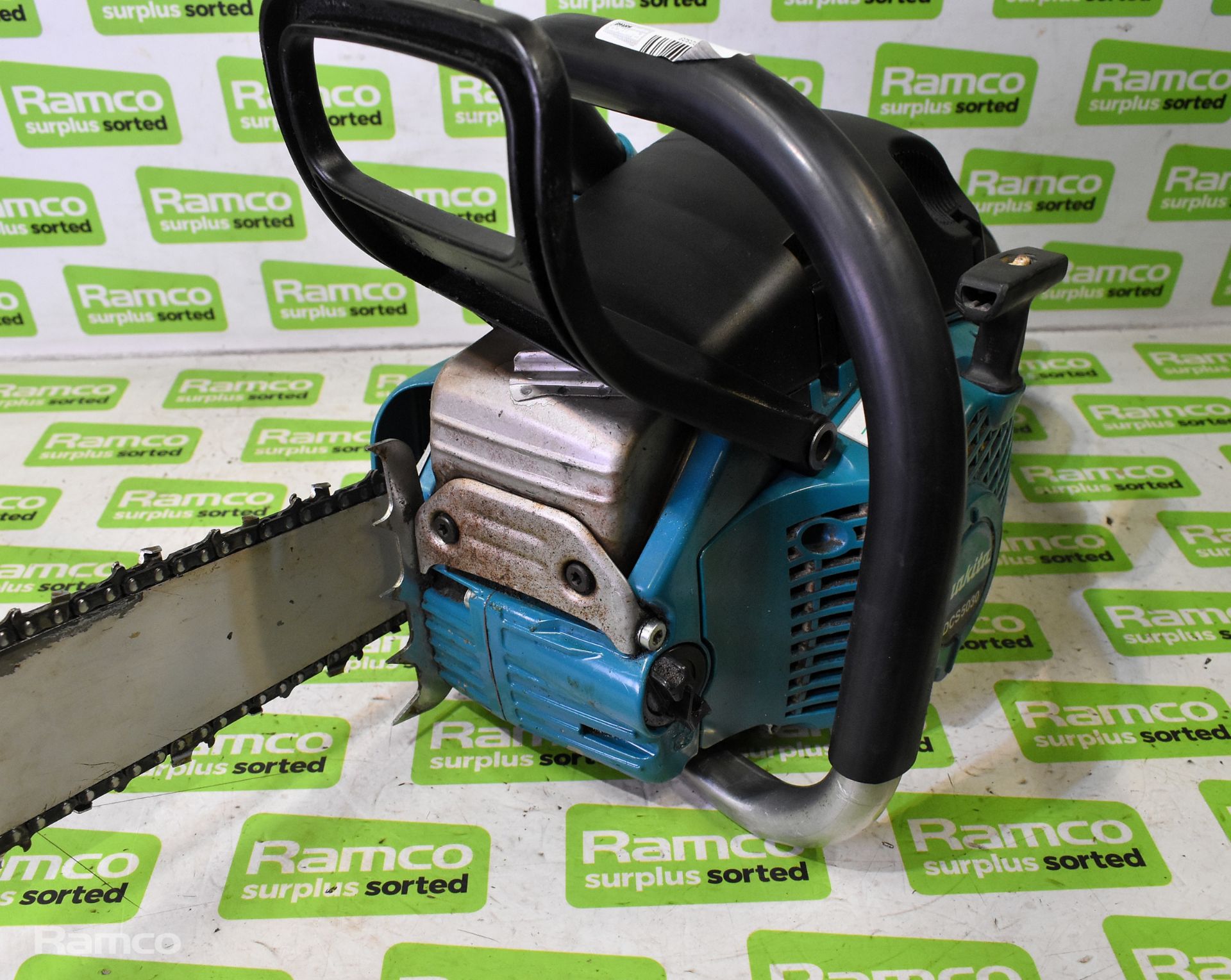 Makita DCS5030 50cc petrol chainsaw with guide and chain - AS SPARES & REPAIRS - Image 3 of 6