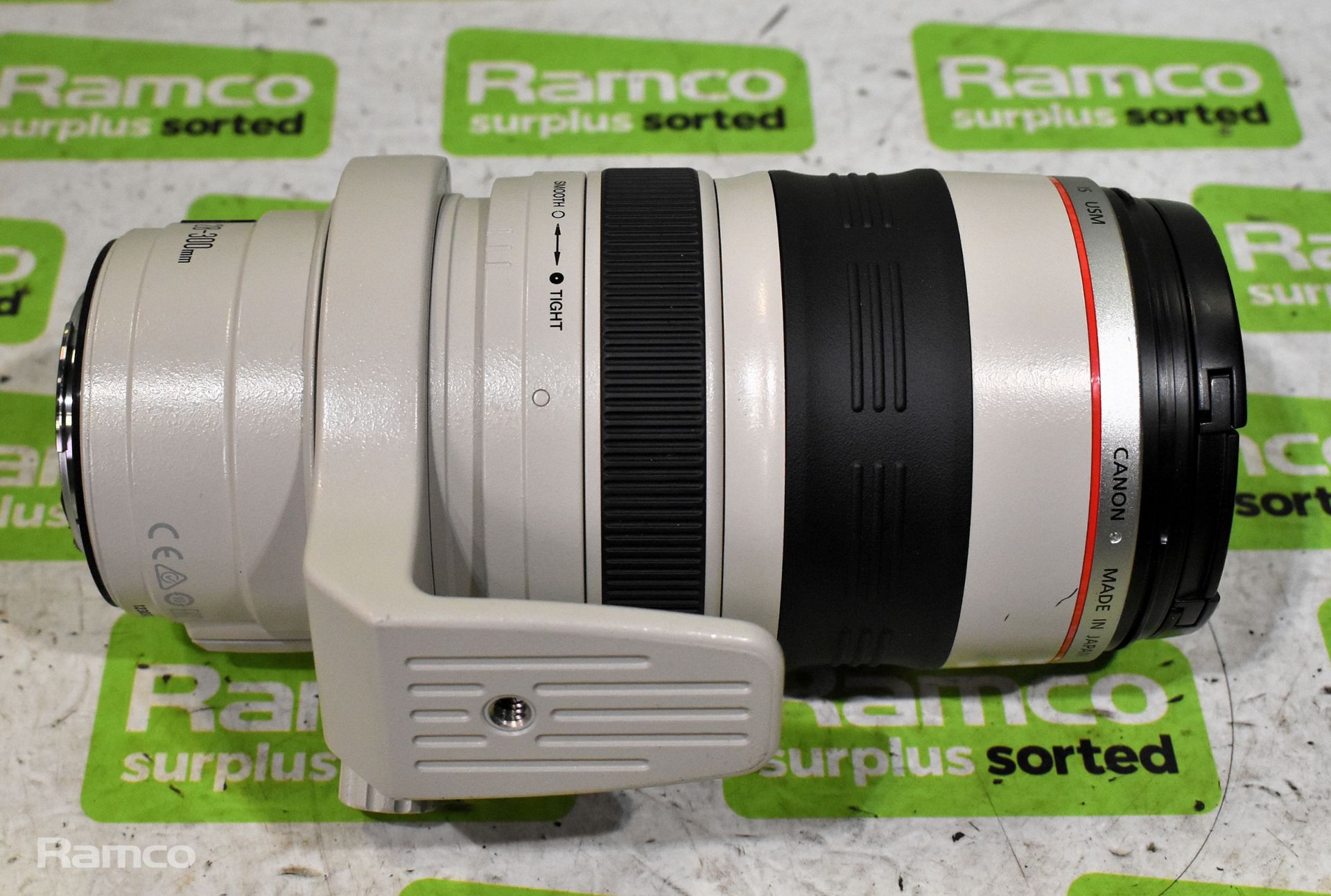 Canon zoom lens EF 28 - 300 mm 1 : 3.5 - 5.6 USM & Canon EW-83G with LZ1324 soft case - Bild 6 aus 16