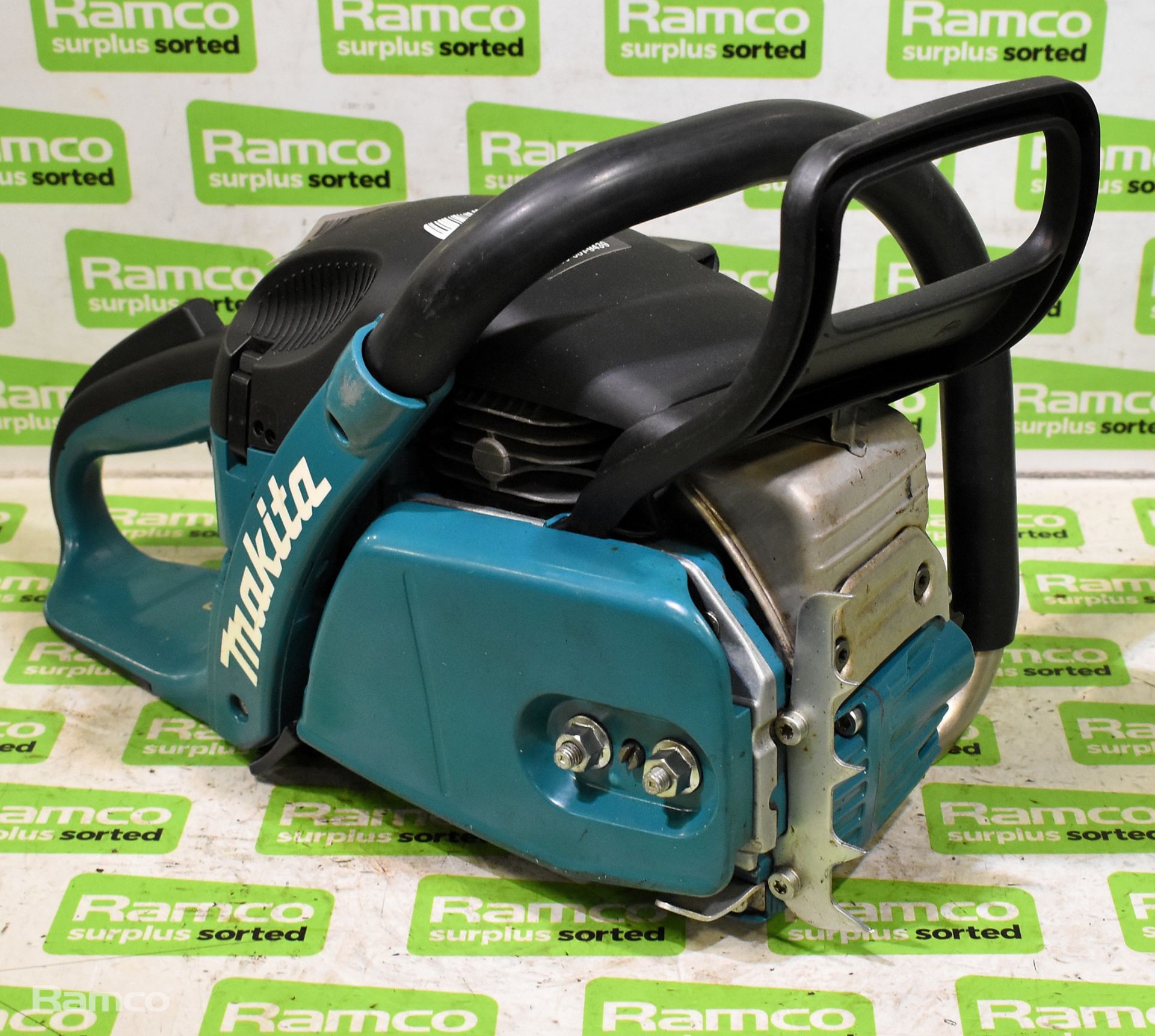 Makita DCS5030 50cc petrol chainsaw - BODY ONLY - AS SPARES & REPAIRS - Image 2 of 5