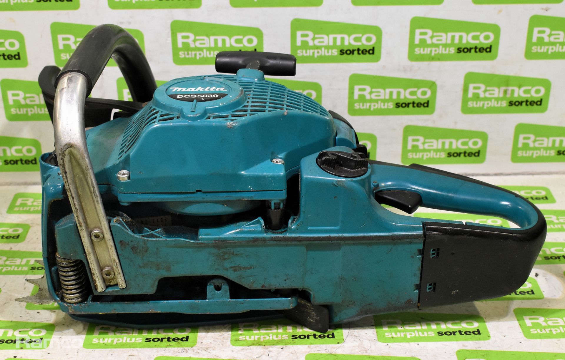 4x Makita DCS5030 50cc petrol chainsaw - BODIES ONLY - AS SPARES AND REPAIRS - Image 12 of 21