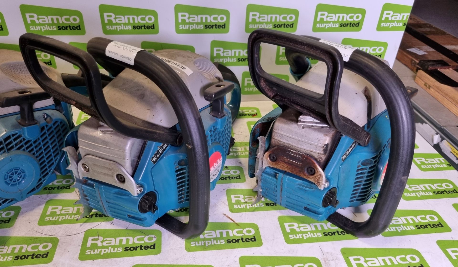 4x Makita DCS5000 50cc petrol chainsaw bodies - AS SPARES OR REPAIRS - Image 3 of 4