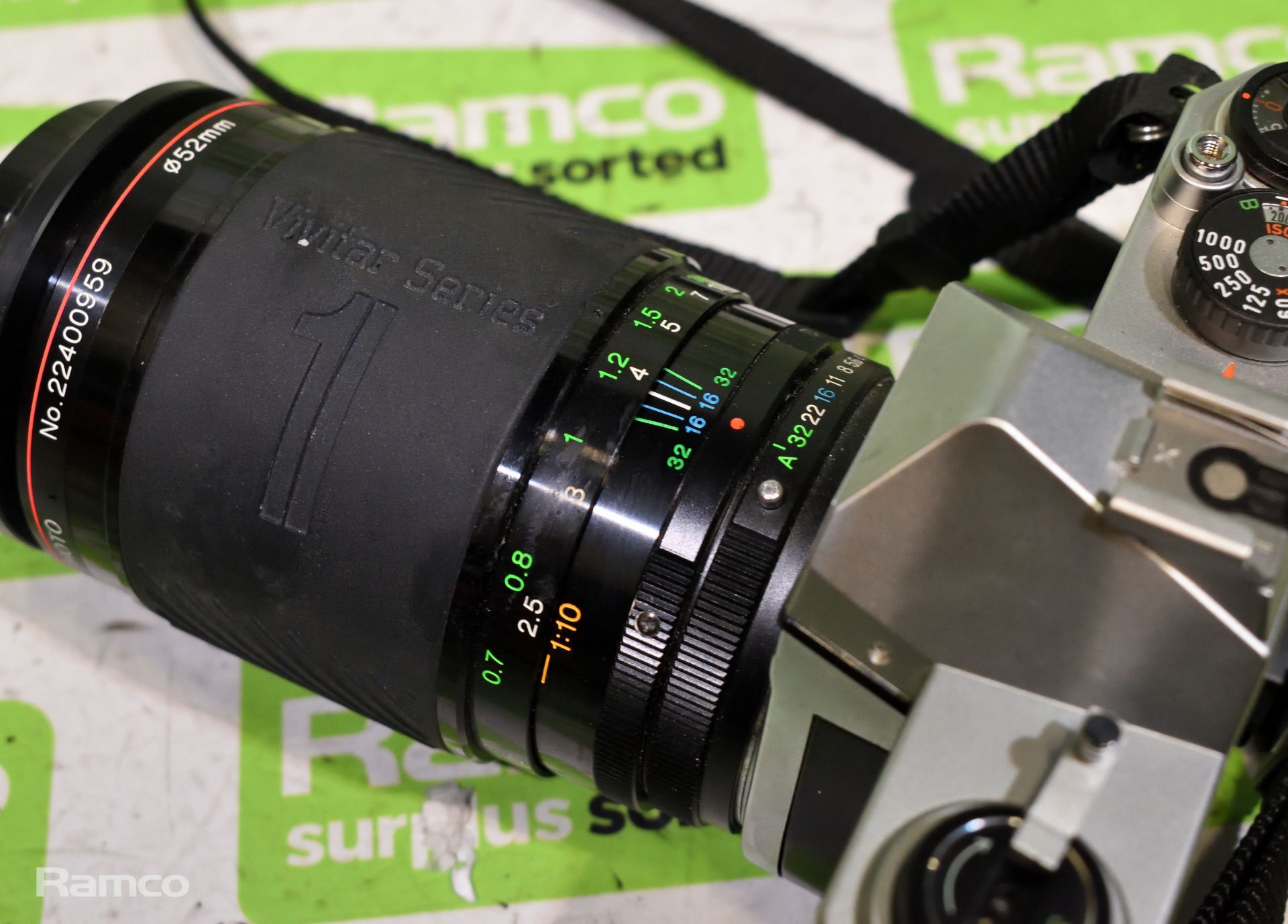 Pentax K1000 SLR camera with Vivitar Series 1L 105mm F2.5 macro lens - Bild 4 aus 9