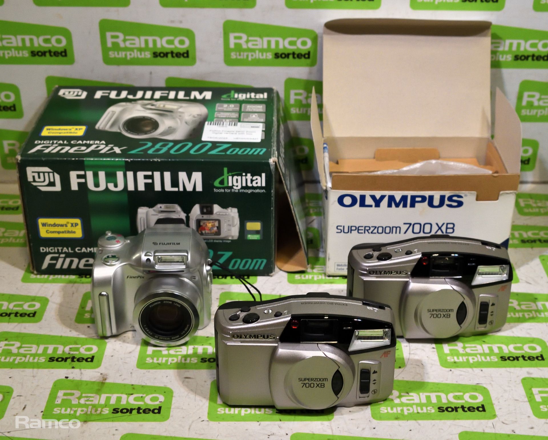 Fujifilm Finepix 2800 Zoom digital camera with box, Olympus Superzoom 700XB compact camera with box