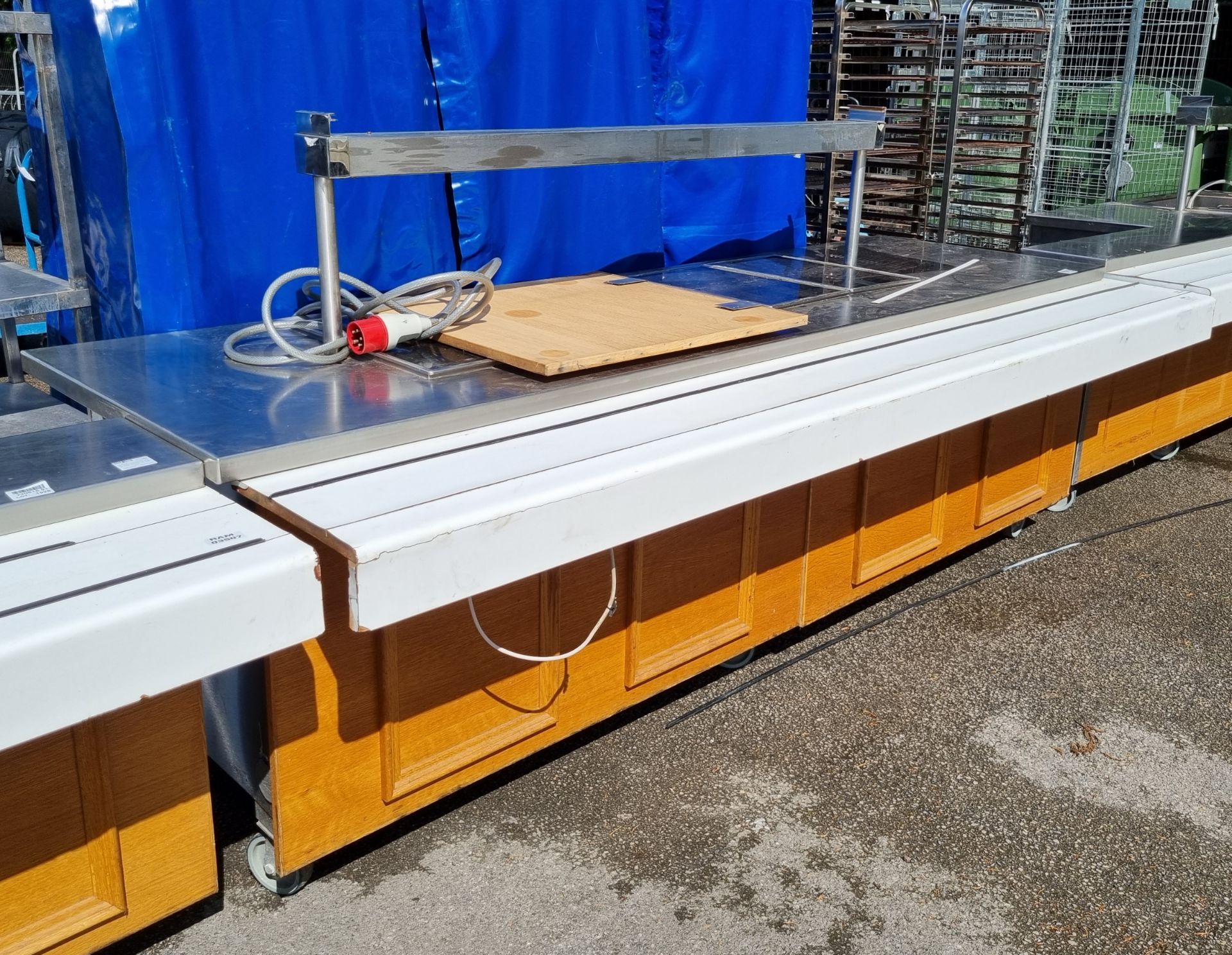 Portable hot cupboard with bain marie unit and tray slide - W 2860 x D 1160 x H 1370 mm - Image 2 of 5