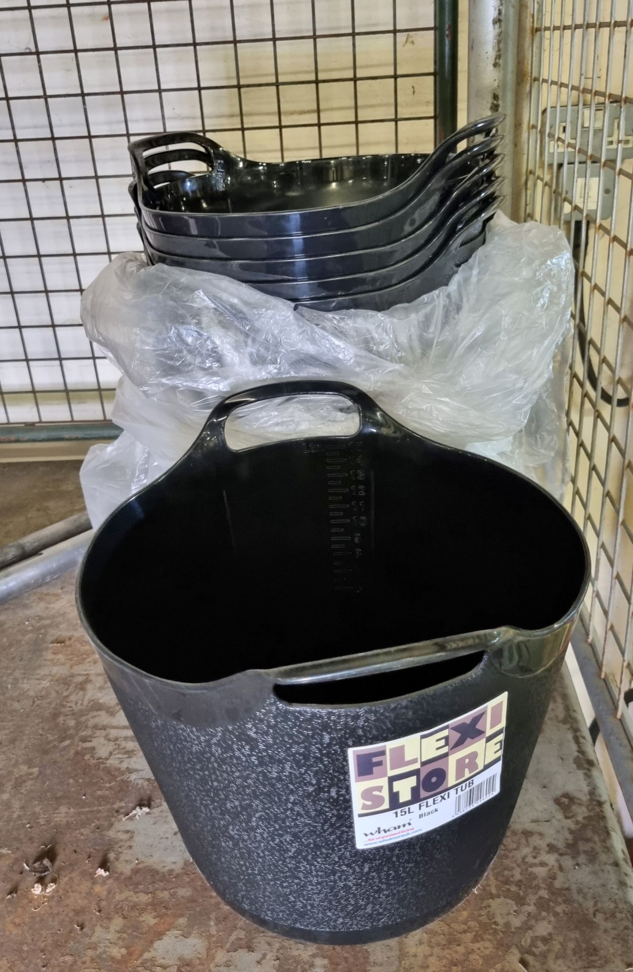 2x Steel pry bars, 12x black 15 ltr flexi tubs, Polyflex air hose - Image 3 of 7